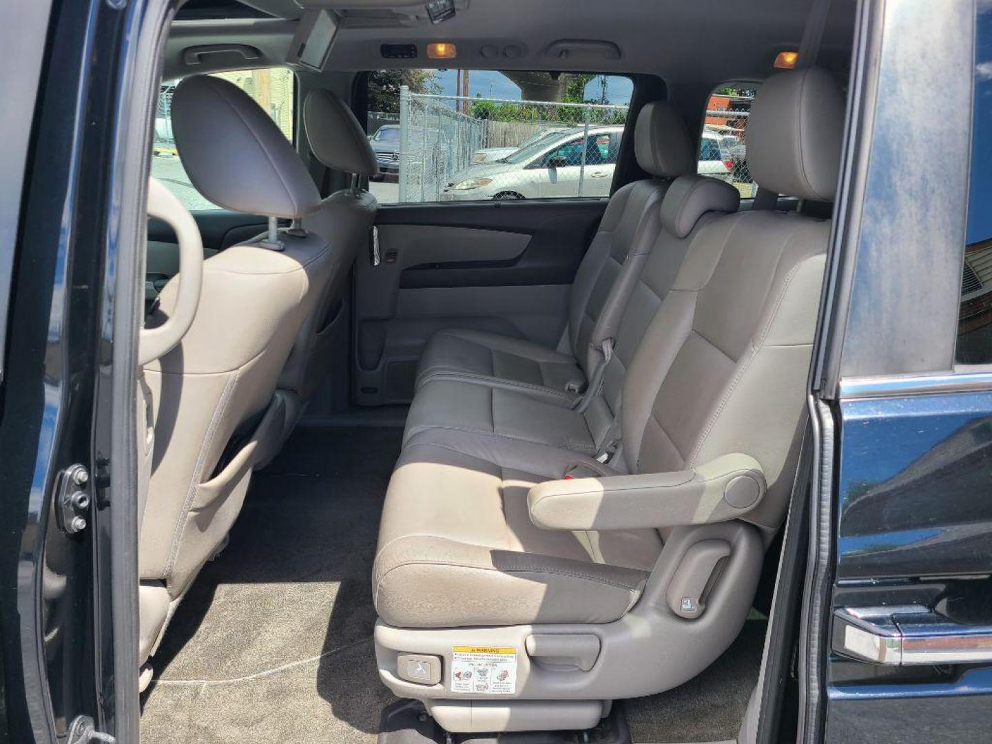 2014 BLACK HONDA ODYSSEY EXL (5FNRL5H65EB) with an 3.5L engine, Automatic transmission, located at 117 North Cameron Street, Harrisburg, PA, 17101, (717) 963-8962, 40.266762, -76.875259 - WE FINANCE!!! Good Credit/ Bad Credit/ No Credit - ALL Trade-Ins Welcomed!!! ***Guaranteed Credit Approval*** APPLY ONLINE or CALL us TODAY ;) Internet Prices and Marketplace Prices are SPECIAL discounted ***CASH DEALS*** Retail Prices are higher. Please call us to discuss your cash and finan - Photo#14