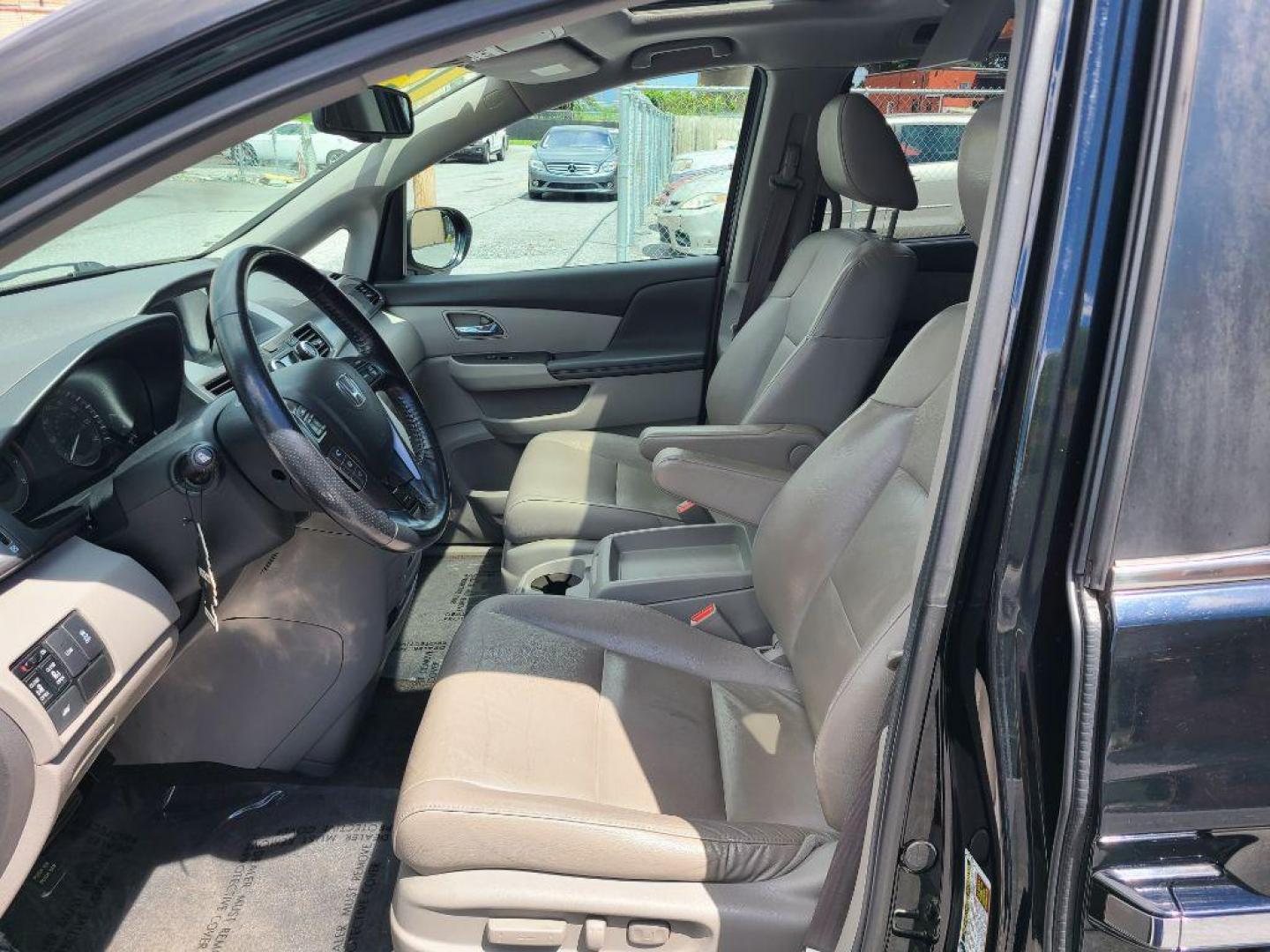 2014 BLACK HONDA ODYSSEY EXL (5FNRL5H65EB) with an 3.5L engine, Automatic transmission, located at 117 North Cameron Street, Harrisburg, PA, 17101, (717) 963-8962, 40.266762, -76.875259 - WE FINANCE!!! Good Credit/ Bad Credit/ No Credit - ALL Trade-Ins Welcomed!!! ***Guaranteed Credit Approval*** APPLY ONLINE or CALL us TODAY ;) Internet Prices and Marketplace Prices are SPECIAL discounted ***CASH DEALS*** Retail Prices are higher. Please call us to discuss your cash and finan - Photo#15