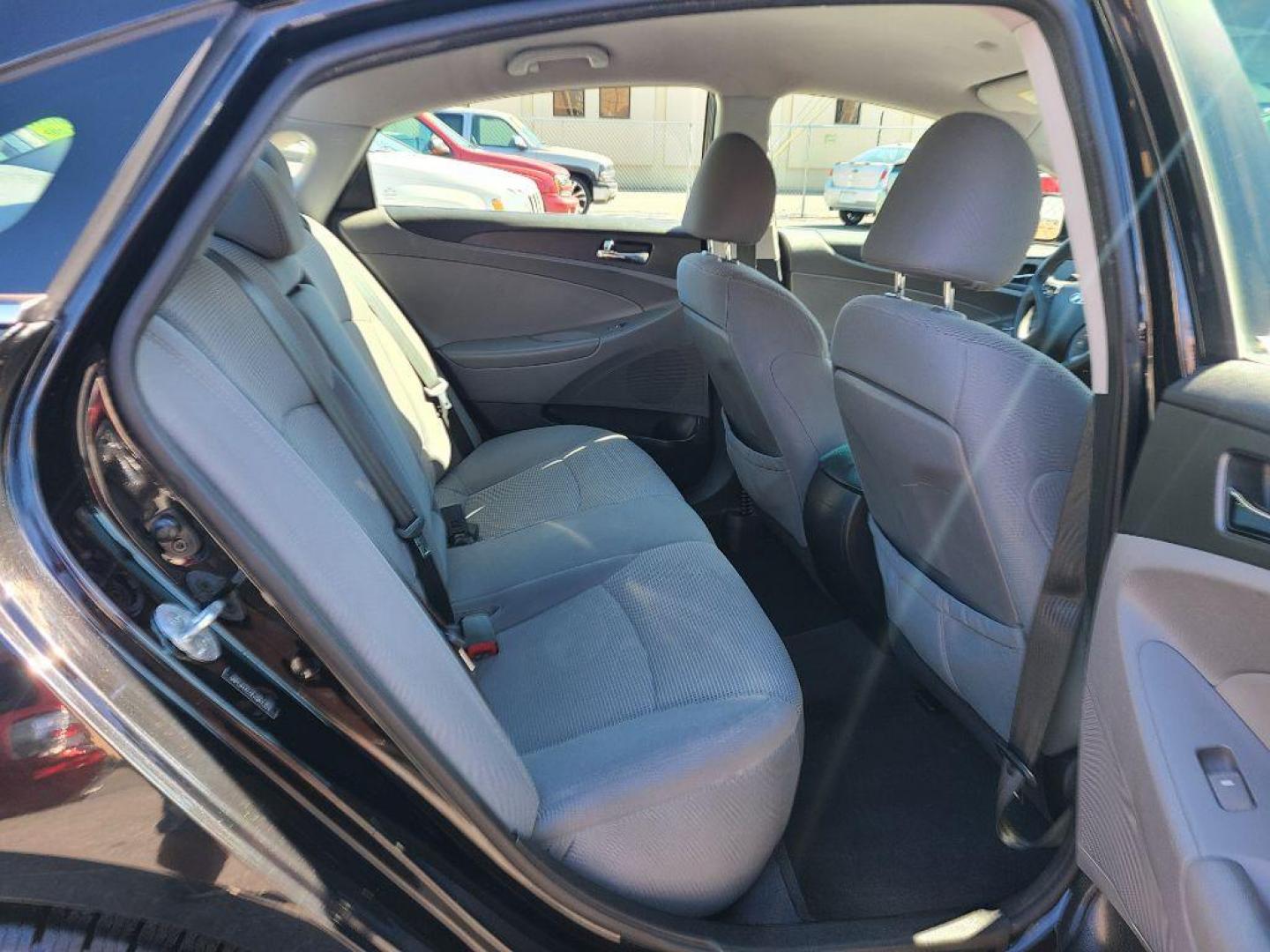 2014 BLACK HYUNDAI SONATA GLS (5NPEB4AC5EH) with an 2.4L engine, Automatic transmission, located at 117 North Cameron Street, Harrisburg, PA, 17101, (717) 963-8962, 40.266762, -76.875259 - WE FINANCE!!! Good Credit/ Bad Credit/ No Credit - ALL Trade-Ins Welcomed!!! ***Guaranteed Credit Approval*** APPLY ONLINE or CALL us TODAY ;) Internet Prices and Marketplace Prices are SPECIAL discounted ***CASH DEALS*** Retail Prices are higher. Please call us to discuss your cash and finan - Photo#9
