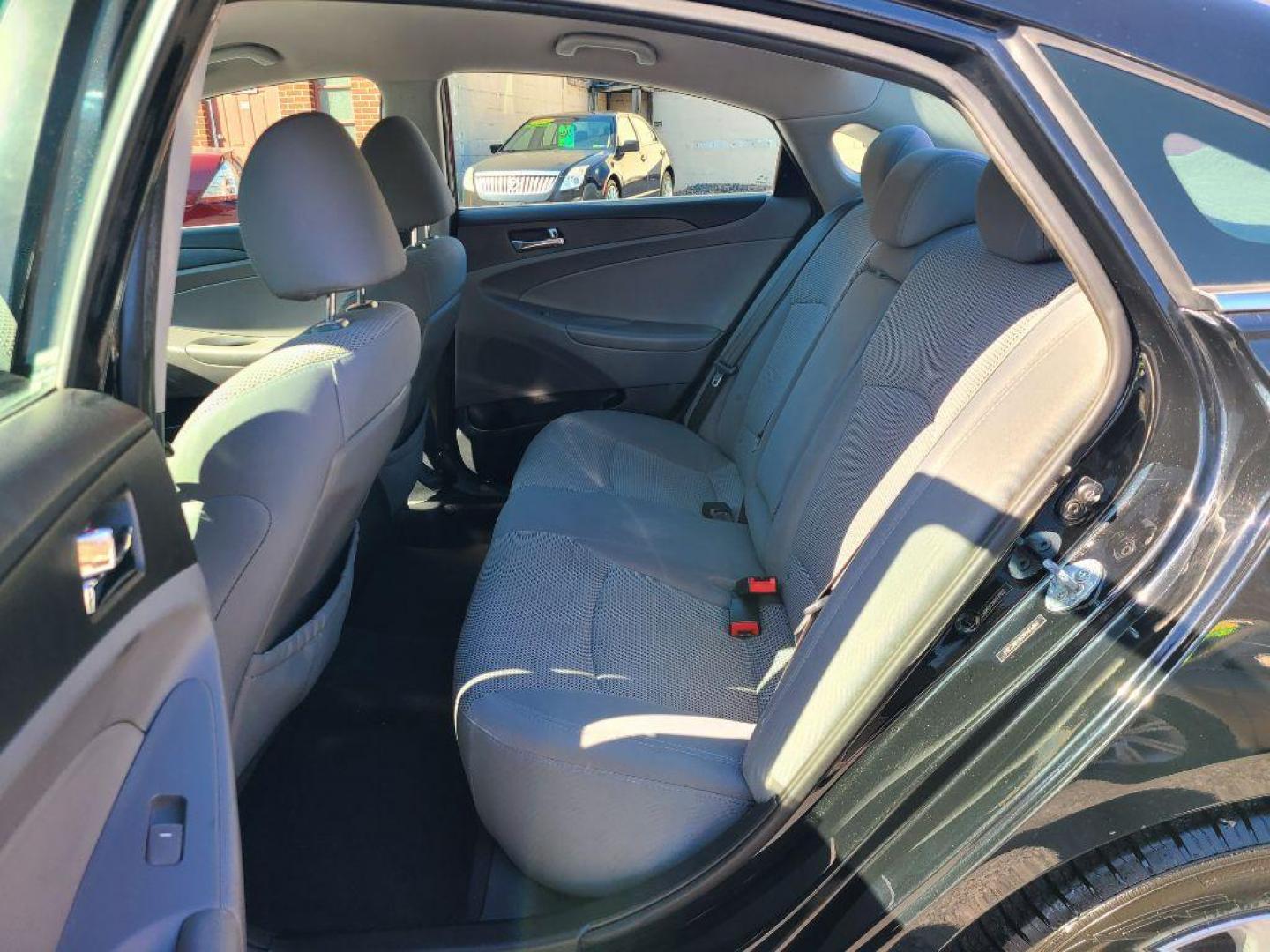 2014 BLACK HYUNDAI SONATA GLS (5NPEB4AC5EH) with an 2.4L engine, Automatic transmission, located at 117 North Cameron Street, Harrisburg, PA, 17101, (717) 963-8962, 40.266762, -76.875259 - WE FINANCE!!! Good Credit/ Bad Credit/ No Credit - ALL Trade-Ins Welcomed!!! ***Guaranteed Credit Approval*** APPLY ONLINE or CALL us TODAY ;) Internet Prices and Marketplace Prices are SPECIAL discounted ***CASH DEALS*** Retail Prices are higher. Please call us to discuss your cash and finan - Photo#11