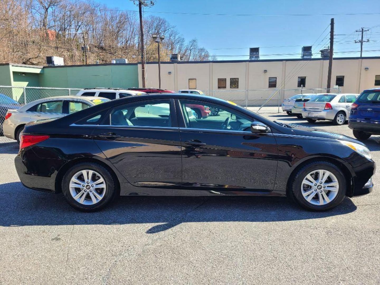 2014 BLACK HYUNDAI SONATA GLS (5NPEB4AC5EH) with an 2.4L engine, Automatic transmission, located at 117 North Cameron Street, Harrisburg, PA, 17101, (717) 963-8962, 40.266762, -76.875259 - WE FINANCE!!! Good Credit/ Bad Credit/ No Credit - ALL Trade-Ins Welcomed!!! ***Guaranteed Credit Approval*** APPLY ONLINE or CALL us TODAY ;) Internet Prices and Marketplace Prices are SPECIAL discounted ***CASH DEALS*** Retail Prices are higher. Please call us to discuss your cash and finan - Photo#3