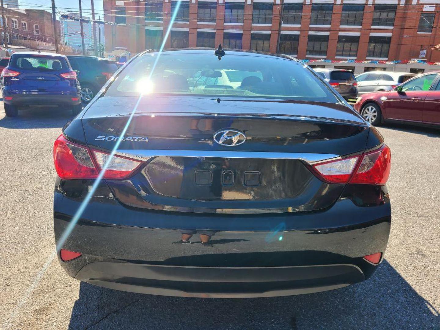 2014 BLACK HYUNDAI SONATA GLS (5NPEB4AC5EH) with an 2.4L engine, Automatic transmission, located at 117 North Cameron Street, Harrisburg, PA, 17101, (717) 963-8962, 40.266762, -76.875259 - WE FINANCE!!! Good Credit/ Bad Credit/ No Credit - ALL Trade-Ins Welcomed!!! ***Guaranteed Credit Approval*** APPLY ONLINE or CALL us TODAY ;) Internet Prices and Marketplace Prices are SPECIAL discounted ***CASH DEALS*** Retail Prices are higher. Please call us to discuss your cash and finan - Photo#4