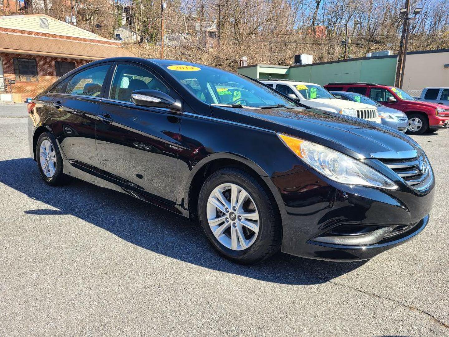2014 BLACK HYUNDAI SONATA GLS (5NPEB4AC5EH) with an 2.4L engine, Automatic transmission, located at 117 North Cameron Street, Harrisburg, PA, 17101, (717) 963-8962, 40.266762, -76.875259 - WE FINANCE!!! Good Credit/ Bad Credit/ No Credit - ALL Trade-Ins Welcomed!!! ***Guaranteed Credit Approval*** APPLY ONLINE or CALL us TODAY ;) Internet Prices and Marketplace Prices are SPECIAL discounted ***CASH DEALS*** Retail Prices are higher. Please call us to discuss your cash and finan - Photo#5