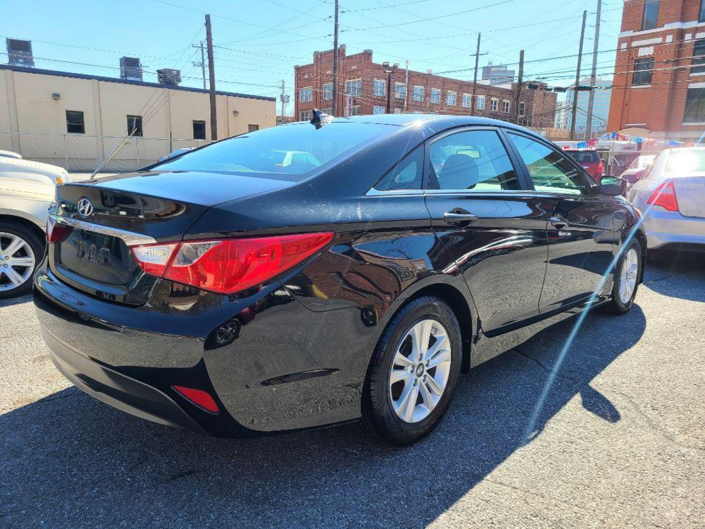 2014 BLACK HYUNDAI SONATA GLS (5NPEB4AC5EH) with an 2.4L engine, Automatic transmission, located at 117 North Cameron Street, Harrisburg, PA, 17101, (717) 963-8962, 40.266762, -76.875259 - WE FINANCE!!! Good Credit/ Bad Credit/ No Credit - ALL Trade-Ins Welcomed!!! ***Guaranteed Credit Approval*** APPLY ONLINE or CALL us TODAY ;) Internet Prices and Marketplace Prices are SPECIAL discounted ***CASH DEALS*** Retail Prices are higher. Please call us to discuss your cash and finan - Photo#6