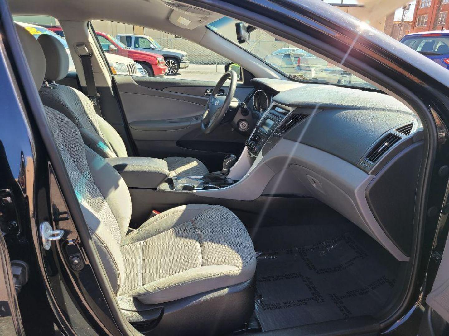 2014 BLACK HYUNDAI SONATA GLS (5NPEB4AC5EH) with an 2.4L engine, Automatic transmission, located at 117 North Cameron Street, Harrisburg, PA, 17101, (717) 963-8962, 40.266762, -76.875259 - WE FINANCE!!! Good Credit/ Bad Credit/ No Credit - ALL Trade-Ins Welcomed!!! ***Guaranteed Credit Approval*** APPLY ONLINE or CALL us TODAY ;) Internet Prices and Marketplace Prices are SPECIAL discounted ***CASH DEALS*** Retail Prices are higher. Please call us to discuss your cash and finan - Photo#7