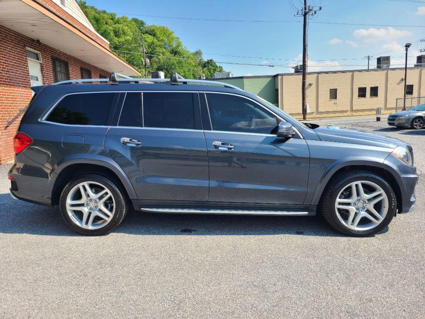 2014 GRAY MERCEDES-BENZ GL 550 4MATIC (4JGDF7DE4EA) with an 4.6L engine, Automatic transmission, located at 117 North Cameron Street, Harrisburg, PA, 17101, (717) 963-8962, 40.266762, -76.875259 - WE FINANCE!!! Good Credit/ Bad Credit/ No Credit - ALL Trade-Ins Welcomed!!! ***Guaranteed Credit Approval*** APPLY ONLINE or CALL us TODAY ;) Internet Prices and Marketplace Prices are SPECIAL discounted ***CASH DEALS*** Retail Prices are higher. Please call us to discuss your cash and finan - Photo#5