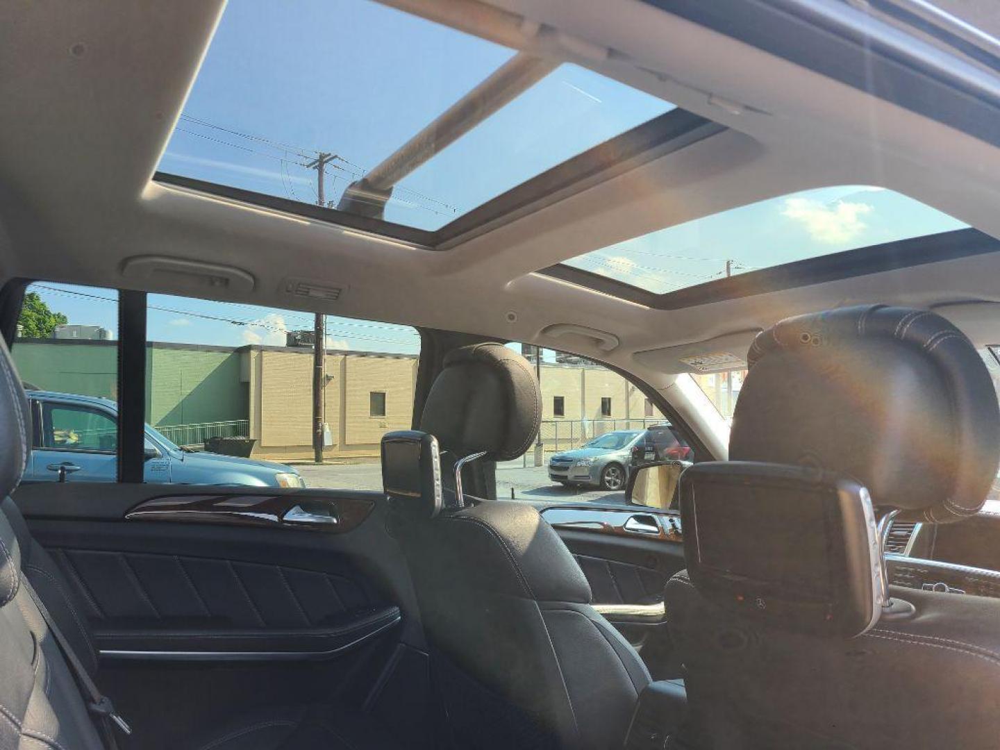 2014 GRAY MERCEDES-BENZ GL 550 4MATIC (4JGDF7DE4EA) with an 4.6L engine, Automatic transmission, located at 117 North Cameron Street, Harrisburg, PA, 17101, (717) 963-8962, 40.266762, -76.875259 - WE FINANCE!!! Good Credit/ Bad Credit/ No Credit - ALL Trade-Ins Welcomed!!! ***Guaranteed Credit Approval*** APPLY ONLINE or CALL us TODAY ;) Internet Prices and Marketplace Prices are SPECIAL discounted ***CASH DEALS*** Retail Prices are higher. Please call us to discuss your cash and finan - Photo#10