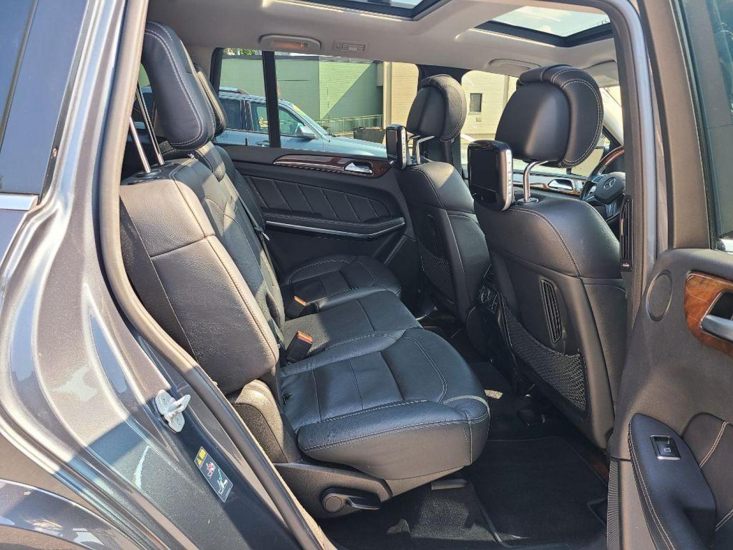 2014 GRAY MERCEDES-BENZ GL 550 4MATIC (4JGDF7DE4EA) with an 4.6L engine, Automatic transmission, located at 117 North Cameron Street, Harrisburg, PA, 17101, (717) 963-8962, 40.266762, -76.875259 - WE FINANCE!!! Good Credit/ Bad Credit/ No Credit - ALL Trade-Ins Welcomed!!! ***Guaranteed Credit Approval*** APPLY ONLINE or CALL us TODAY ;) Internet Prices and Marketplace Prices are SPECIAL discounted ***CASH DEALS*** Retail Prices are higher. Please call us to discuss your cash and finan - Photo#11