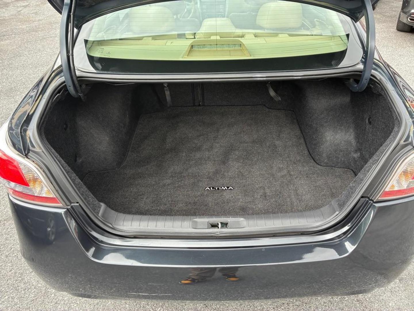2014 GREY NISSAN ALTIMA 2.5 (1N4AL3AP8EC) with an 2.5L engine, Continuously Variable transmission, located at 117 North Cameron Street, Harrisburg, PA, 17101, (717) 963-8962, 40.266762, -76.875259 - WE FINANCE!!! MOST vehicles are available for financing. Good Credit/ Challenged Credit/ No Credit - ALL Trade-Ins Welcomed!!! APPLY ONLINE or CALL us TODAY Please call us to discuss your cash and/or financing options. Thanks for checking our inventory! We're here to help.- Photo#10
