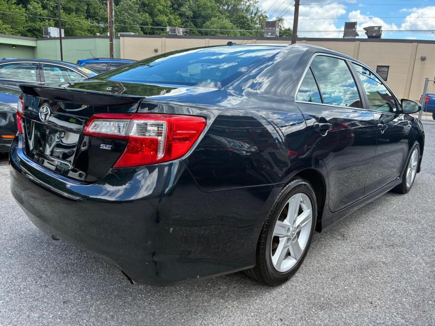 2014 GRAY TOYOTA CAMRY L (4T1BF1FK0EU) with an 2.5L engine, Automatic transmission, located at 117 North Cameron Street, Harrisburg, PA, 17101, (717) 963-8962, 40.266762, -76.875259 - WE FINANCE!!! MOST vehicles are available for financing. Good Credit/ Challenged Credit/ No Credit - ALL Trade-Ins Welcomed!!! APPLY ONLINE or CALL us TODAY Please call us to discuss your cash and/or financing options. Thanks for checking our inventory! We're here to help.- Photo#4