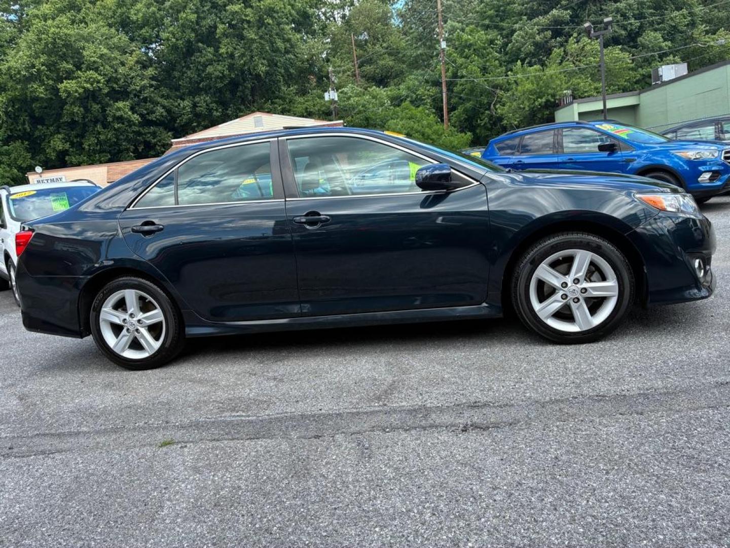2014 GRAY TOYOTA CAMRY L (4T1BF1FK0EU) with an 2.5L engine, Automatic transmission, located at 117 North Cameron Street, Harrisburg, PA, 17101, (717) 963-8962, 40.266762, -76.875259 - WE FINANCE!!! MOST vehicles are available for financing. Good Credit/ Challenged Credit/ No Credit - ALL Trade-Ins Welcomed!!! APPLY ONLINE or CALL us TODAY Please call us to discuss your cash and/or financing options. Thanks for checking our inventory! We're here to help.- Photo#5