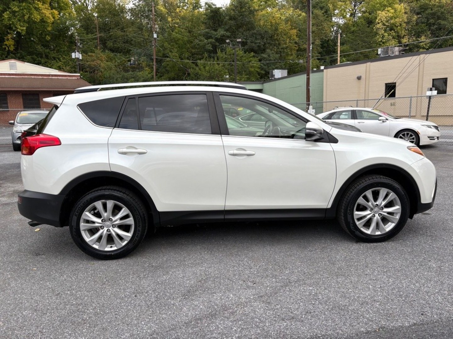 2014 WHITE TOYOTA RAV4 LIMITED (JTMDFREV6ED) with an 2.5L engine, Automatic transmission, located at 117 North Cameron Street, Harrisburg, PA, 17101, (717) 963-8962, 40.266762, -76.875259 - WE FINANCE!!! MOST vehicles are available for financing. Good Credit/ Challenged Credit/ No Credit - ALL Trade-Ins Welcomed!!! APPLY ONLINE or CALL us TODAY Please call us to discuss your cash and/or financing options. Thanks for checking our inventory! We're here to help.- Photo#5