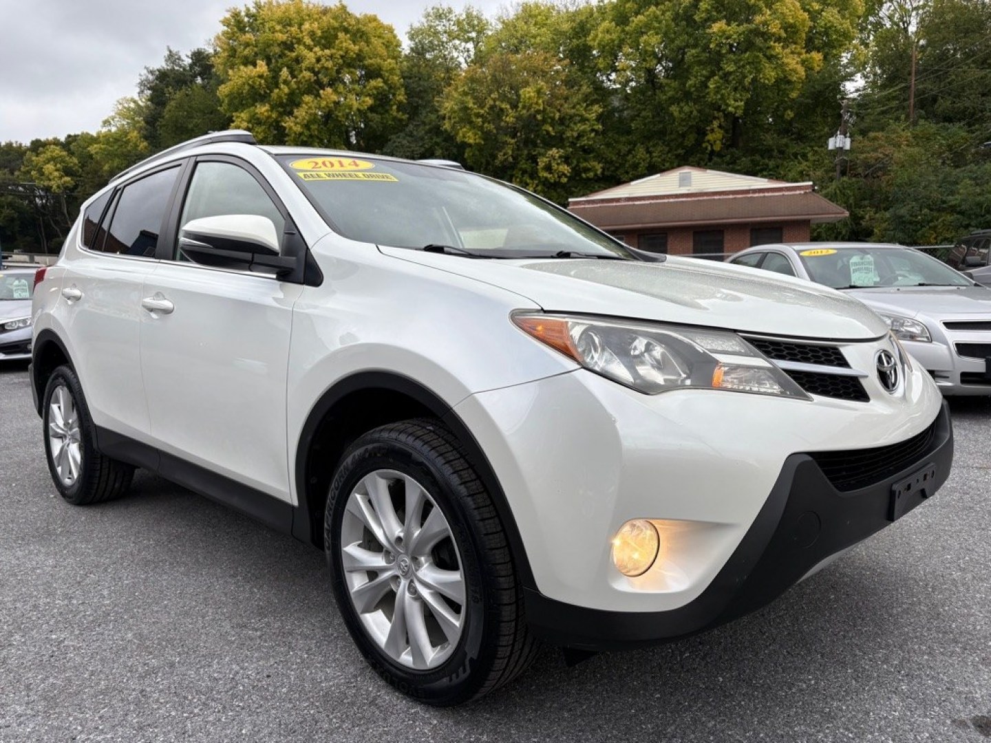 2014 WHITE TOYOTA RAV4 LIMITED (JTMDFREV6ED) with an 2.5L engine, Automatic transmission, located at 117 North Cameron Street, Harrisburg, PA, 17101, (717) 963-8962, 40.266762, -76.875259 - WE FINANCE!!! MOST vehicles are available for financing. Good Credit/ Challenged Credit/ No Credit - ALL Trade-Ins Welcomed!!! APPLY ONLINE or CALL us TODAY Please call us to discuss your cash and/or financing options. Thanks for checking our inventory! We're here to help.- Photo#6