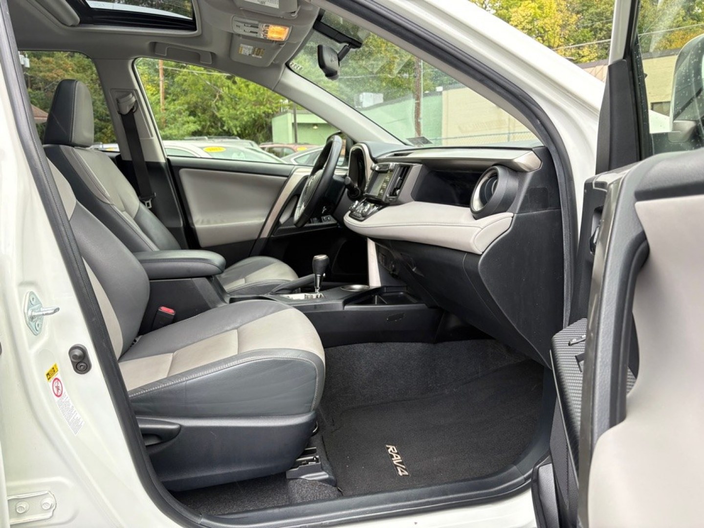 2014 WHITE TOYOTA RAV4 LIMITED (JTMDFREV6ED) with an 2.5L engine, Automatic transmission, located at 117 North Cameron Street, Harrisburg, PA, 17101, (717) 963-8962, 40.266762, -76.875259 - WE FINANCE!!! MOST vehicles are available for financing. Good Credit/ Challenged Credit/ No Credit - ALL Trade-Ins Welcomed!!! APPLY ONLINE or CALL us TODAY Please call us to discuss your cash and/or financing options. Thanks for checking our inventory! We're here to help.- Photo#8