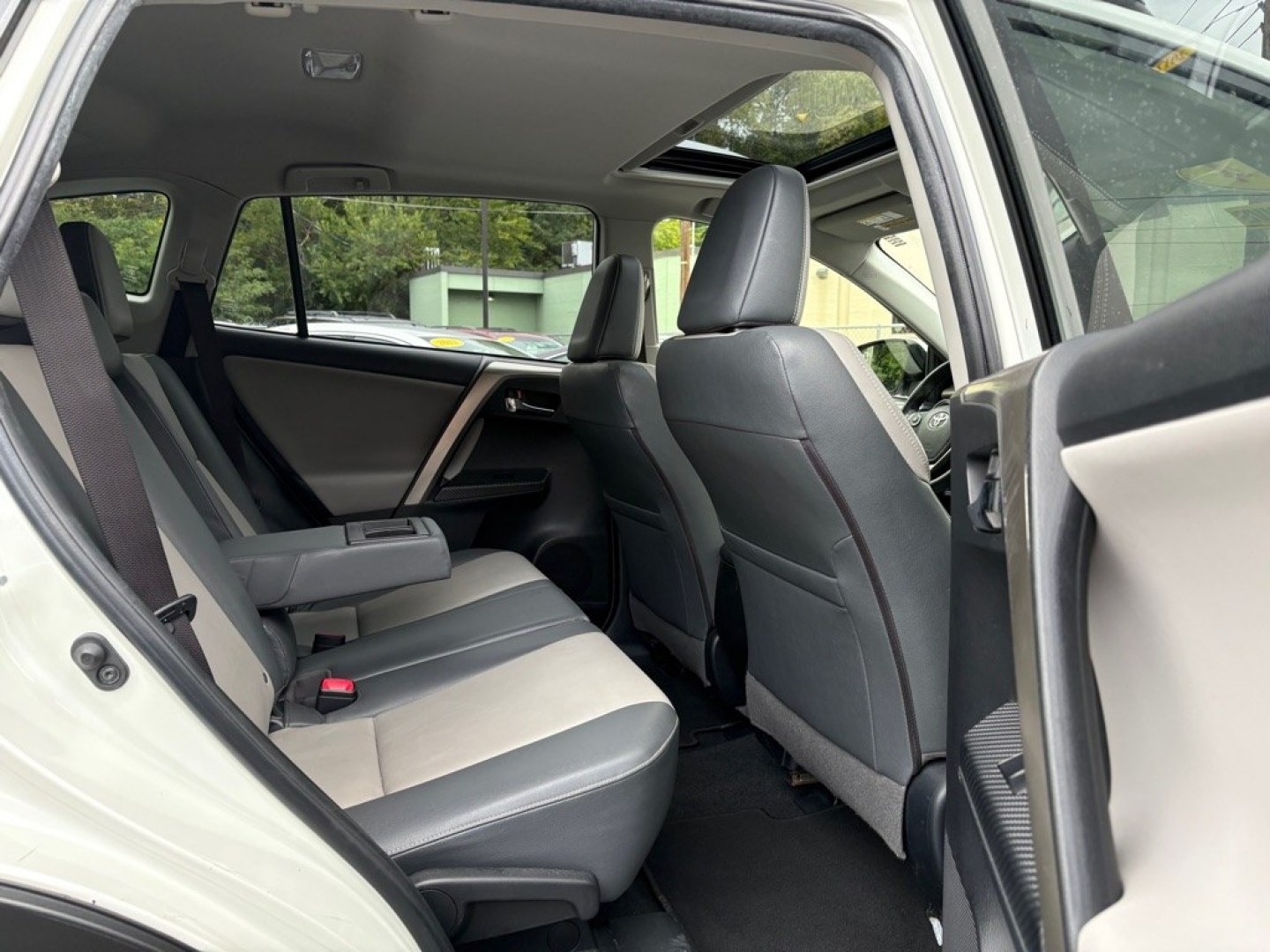 2014 WHITE TOYOTA RAV4 LIMITED (JTMDFREV6ED) with an 2.5L engine, Automatic transmission, located at 117 North Cameron Street, Harrisburg, PA, 17101, (717) 963-8962, 40.266762, -76.875259 - WE FINANCE!!! MOST vehicles are available for financing. Good Credit/ Challenged Credit/ No Credit - ALL Trade-Ins Welcomed!!! APPLY ONLINE or CALL us TODAY Please call us to discuss your cash and/or financing options. Thanks for checking our inventory! We're here to help.- Photo#9