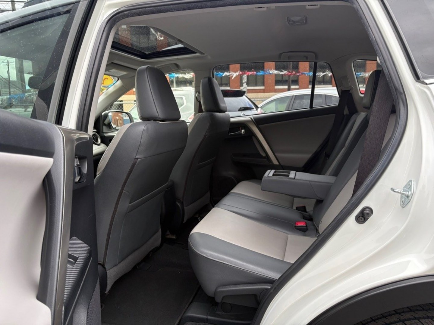 2014 WHITE TOYOTA RAV4 LIMITED (JTMDFREV6ED) with an 2.5L engine, Automatic transmission, located at 117 North Cameron Street, Harrisburg, PA, 17101, (717) 963-8962, 40.266762, -76.875259 - WE FINANCE!!! MOST vehicles are available for financing. Good Credit/ Challenged Credit/ No Credit - ALL Trade-Ins Welcomed!!! APPLY ONLINE or CALL us TODAY Please call us to discuss your cash and/or financing options. Thanks for checking our inventory! We're here to help.- Photo#11