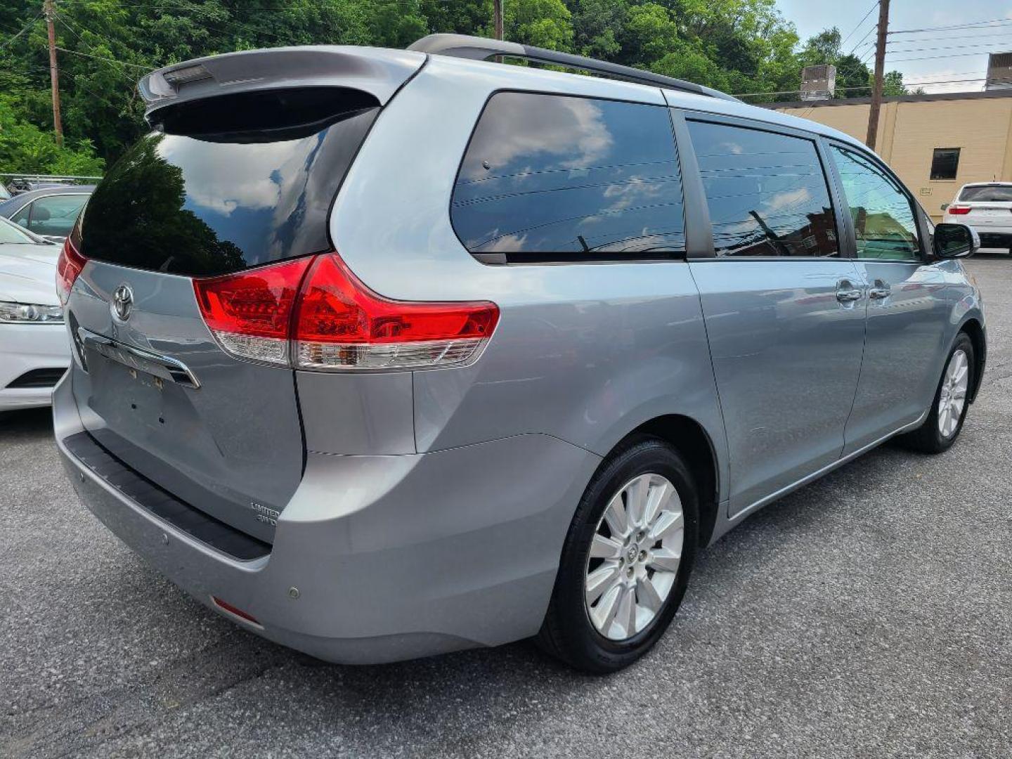 2014 SILVER TOYOTA SIENNA XLE (5TDDK3DC7ES) with an 3.5L engine, Automatic transmission, located at 7981 Paxton Street, Harrisburg, PA, 17111, (717) 561-2926, 40.261490, -76.749229 - WE FINANCE!!! Good Credit/ Bad Credit/ No Credit - ALL Trade-Ins Welcomed!!! ***Guaranteed Credit Approval*** APPLY ONLINE or CALL us TODAY ;) Internet Prices and Marketplace Prices are SPECIAL discounted ***CASH DEALS*** Retail Prices are higher. Please call us to discuss your cash and finan - Photo#4