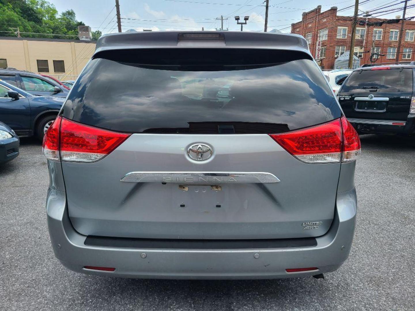 2014 SILVER TOYOTA SIENNA XLE (5TDDK3DC7ES) with an 3.5L engine, Automatic transmission, located at 7981 Paxton Street, Harrisburg, PA, 17111, (717) 561-2926, 40.261490, -76.749229 - WE FINANCE!!! Good Credit/ Bad Credit/ No Credit - ALL Trade-Ins Welcomed!!! ***Guaranteed Credit Approval*** APPLY ONLINE or CALL us TODAY ;) Internet Prices and Marketplace Prices are SPECIAL discounted ***CASH DEALS*** Retail Prices are higher. Please call us to discuss your cash and finan - Photo#3