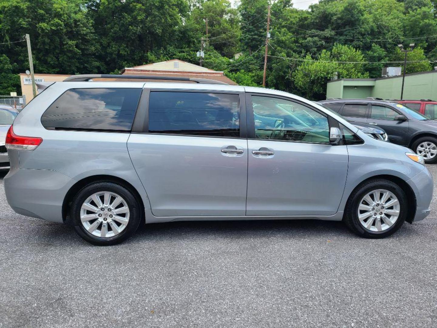 2014 SILVER TOYOTA SIENNA XLE (5TDDK3DC7ES) with an 3.5L engine, Automatic transmission, located at 7981 Paxton Street, Harrisburg, PA, 17111, (717) 561-2926, 40.261490, -76.749229 - WE FINANCE!!! Good Credit/ Bad Credit/ No Credit - ALL Trade-Ins Welcomed!!! ***Guaranteed Credit Approval*** APPLY ONLINE or CALL us TODAY ;) Internet Prices and Marketplace Prices are SPECIAL discounted ***CASH DEALS*** Retail Prices are higher. Please call us to discuss your cash and finan - Photo#5