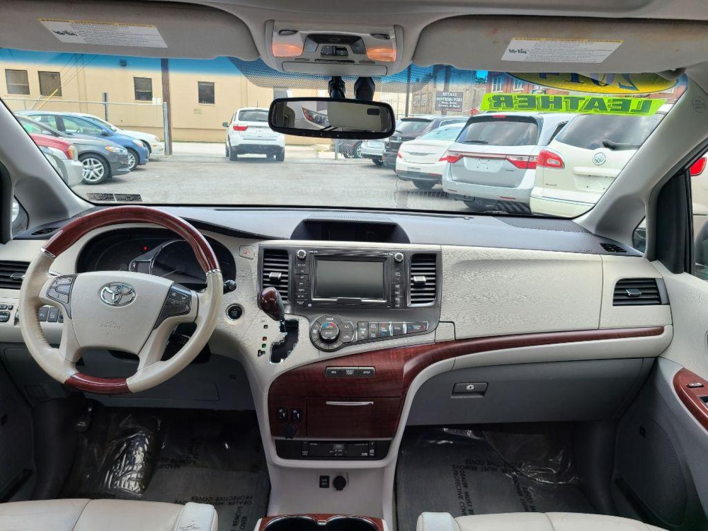 2014 SILVER TOYOTA SIENNA XLE (5TDDK3DC7ES) with an 3.5L engine, Automatic transmission, located at 7981 Paxton Street, Harrisburg, PA, 17111, (717) 561-2926, 40.261490, -76.749229 - WE FINANCE!!! Good Credit/ Bad Credit/ No Credit - ALL Trade-Ins Welcomed!!! ***Guaranteed Credit Approval*** APPLY ONLINE or CALL us TODAY ;) Internet Prices and Marketplace Prices are SPECIAL discounted ***CASH DEALS*** Retail Prices are higher. Please call us to discuss your cash and finan - Photo#10