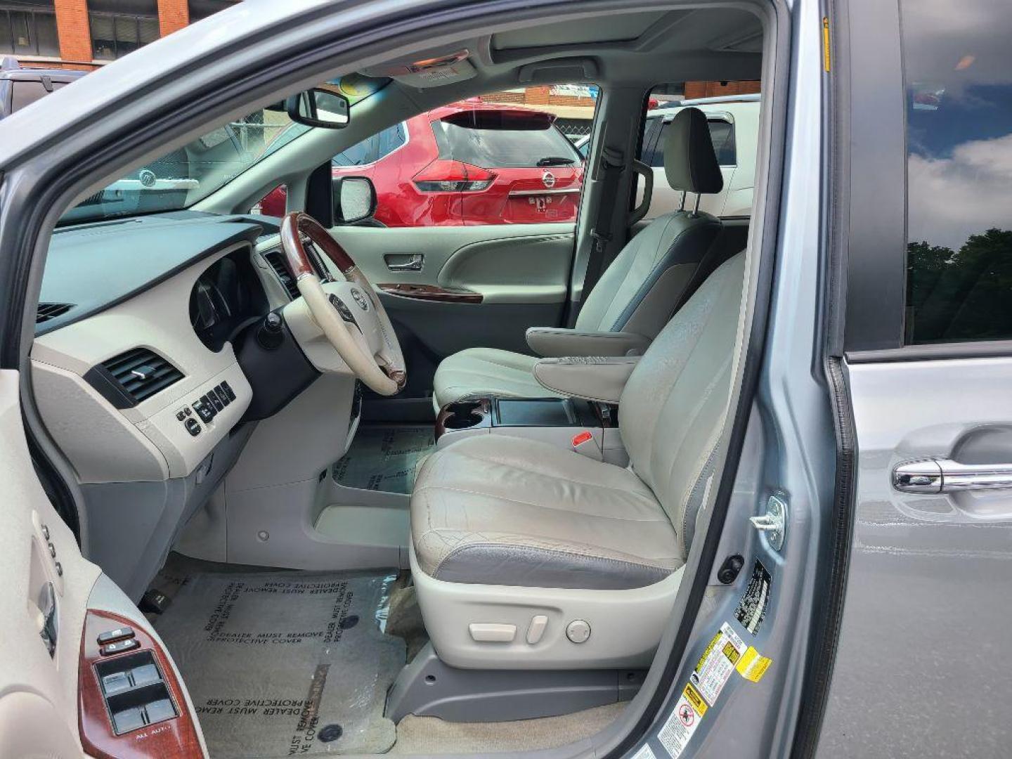 2014 SILVER TOYOTA SIENNA XLE (5TDDK3DC7ES) with an 3.5L engine, Automatic transmission, located at 7981 Paxton Street, Harrisburg, PA, 17111, (717) 561-2926, 40.261490, -76.749229 - WE FINANCE!!! Good Credit/ Bad Credit/ No Credit - ALL Trade-Ins Welcomed!!! ***Guaranteed Credit Approval*** APPLY ONLINE or CALL us TODAY ;) Internet Prices and Marketplace Prices are SPECIAL discounted ***CASH DEALS*** Retail Prices are higher. Please call us to discuss your cash and finan - Photo#17