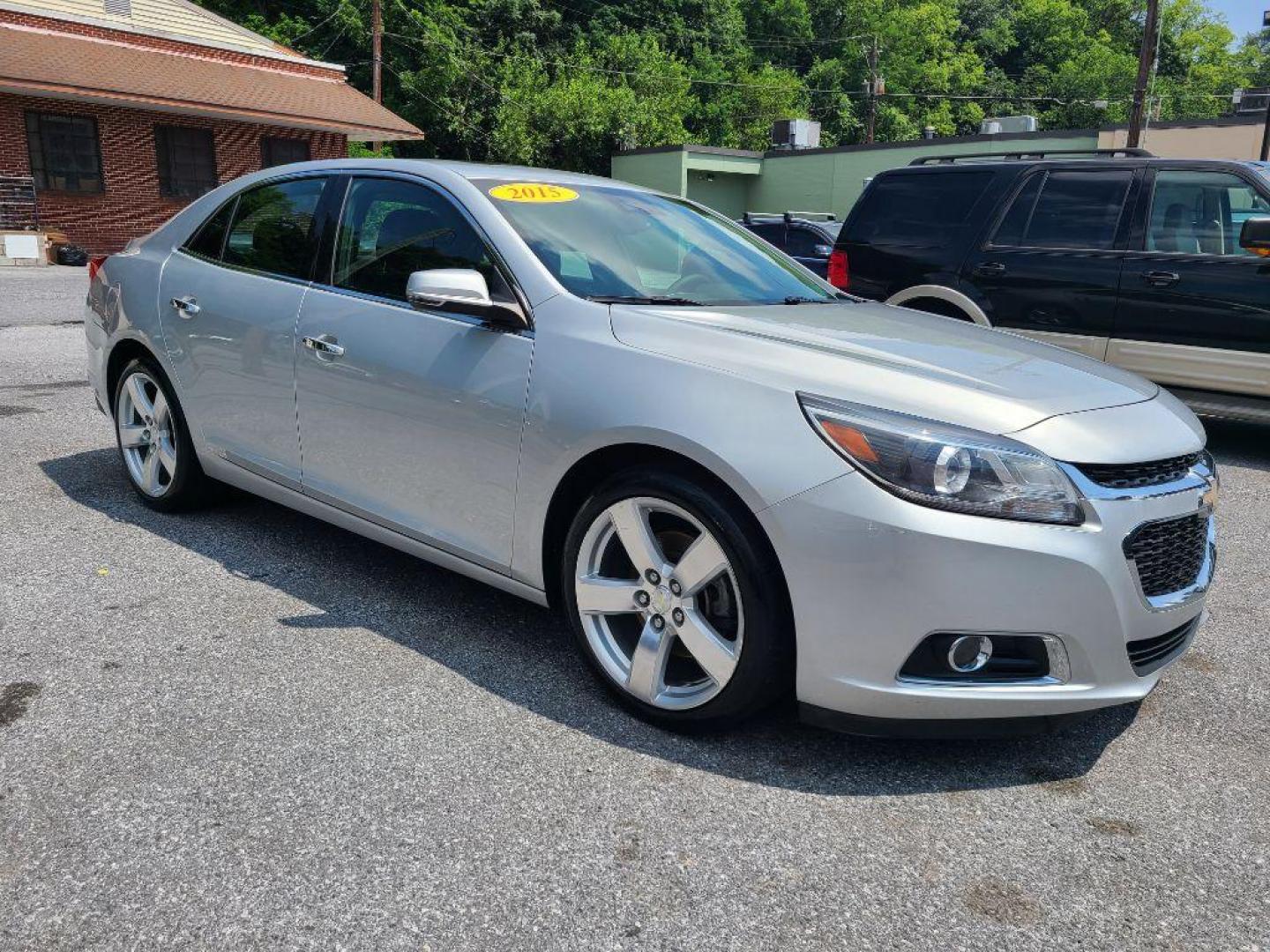 2015 SILVER CHEVROLET MALIBU LTZ (1G11G5SX7FF) with an 2.0L engine, Automatic transmission, located at 117 North Cameron Street, Harrisburg, PA, 17101, (717) 963-8962, 40.266762, -76.875259 - WE FINANCE!!! Good Credit/ Bad Credit/ No Credit - ALL Trade-Ins Welcomed!!! ***Guaranteed Credit Approval*** APPLY ONLINE or CALL us TODAY ;) Internet Prices and Marketplace Prices are SPECIAL discounted ***CASH DEALS*** Retail Prices are higher. Please call us to discuss your cash and finan - Photo#6