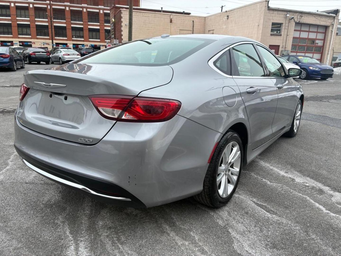 2015 SILVER CHRYSLER 200 LIMITED (1C3CCCAB0FN) with an 2.4L engine, Automatic transmission, located at 117 North Cameron Street, Harrisburg, PA, 17101, (717) 963-8962, 40.266762, -76.875259 - WE FINANCE!!! Good Credit/ Challenged Credit/ No Credit - ALL Trade-Ins Welcomed!!! APPLY ONLINE or CALL us TODAY ;) Please call us to discuss your cash and/or financing options. - Photo#5