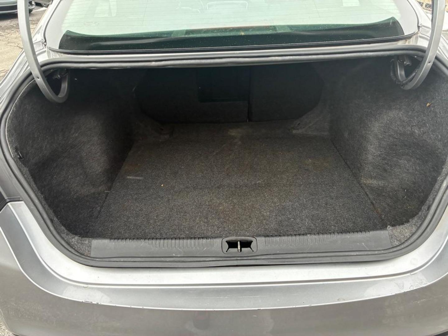 2015 SILVER CHRYSLER 200 LIMITED (1C3CCCAB0FN) with an 2.4L engine, Automatic transmission, located at 117 North Cameron Street, Harrisburg, PA, 17101, (717) 963-8962, 40.266762, -76.875259 - WE FINANCE!!! Good Credit/ Challenged Credit/ No Credit - ALL Trade-Ins Welcomed!!! APPLY ONLINE or CALL us TODAY ;) Please call us to discuss your cash and/or financing options. - Photo#11