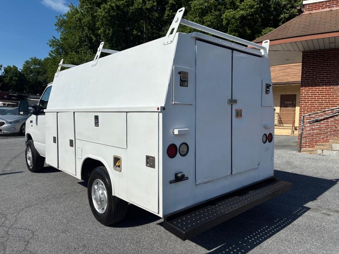 2015 WHITE FORD ECONOLINE E350 SUPER DUTY CUTAWAY VAN (1FDWE3FL6FD) with an 5.4L engine, Automatic transmission, located at 117 North Cameron Street, Harrisburg, PA, 17101, (717) 963-8962, 40.266762, -76.875259 - Utility box. WE FINANCE!!! MOST vehicles are available for financing. Good Credit/ Challenged Credit/ No Credit - ALL Trade-Ins Welcomed!!! APPLY ONLINE or CALL us TODAY Please call us to discuss your cash and/or financing options. Thanks for checking our inventory! We're here to he- Photo#2