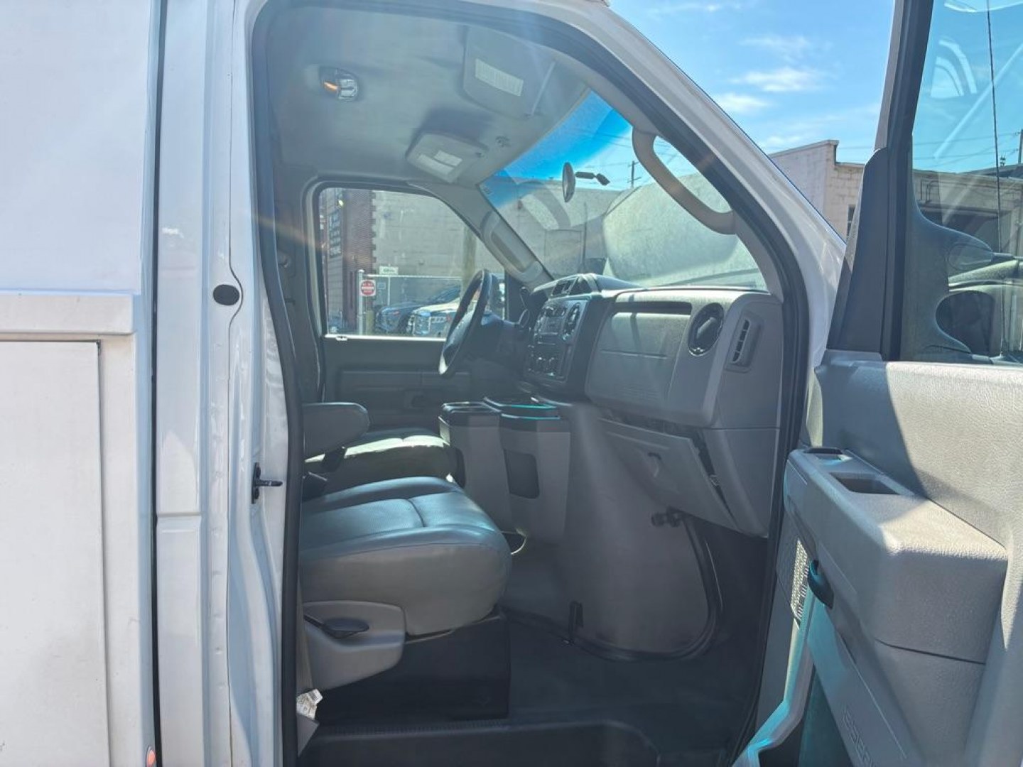 2015 WHITE FORD ECONOLINE E350 SUPER DUTY CUTAWAY VAN (1FDWE3FL6FD) with an 5.4L engine, Automatic transmission, located at 117 North Cameron Street, Harrisburg, PA, 17101, (717) 963-8962, 40.266762, -76.875259 - Utility box. WE FINANCE!!! MOST vehicles are available for financing. Good Credit/ Challenged Credit/ No Credit - ALL Trade-Ins Welcomed!!! APPLY ONLINE or CALL us TODAY Please call us to discuss your cash and/or financing options. Thanks for checking our inventory! We're here to he- Photo#8