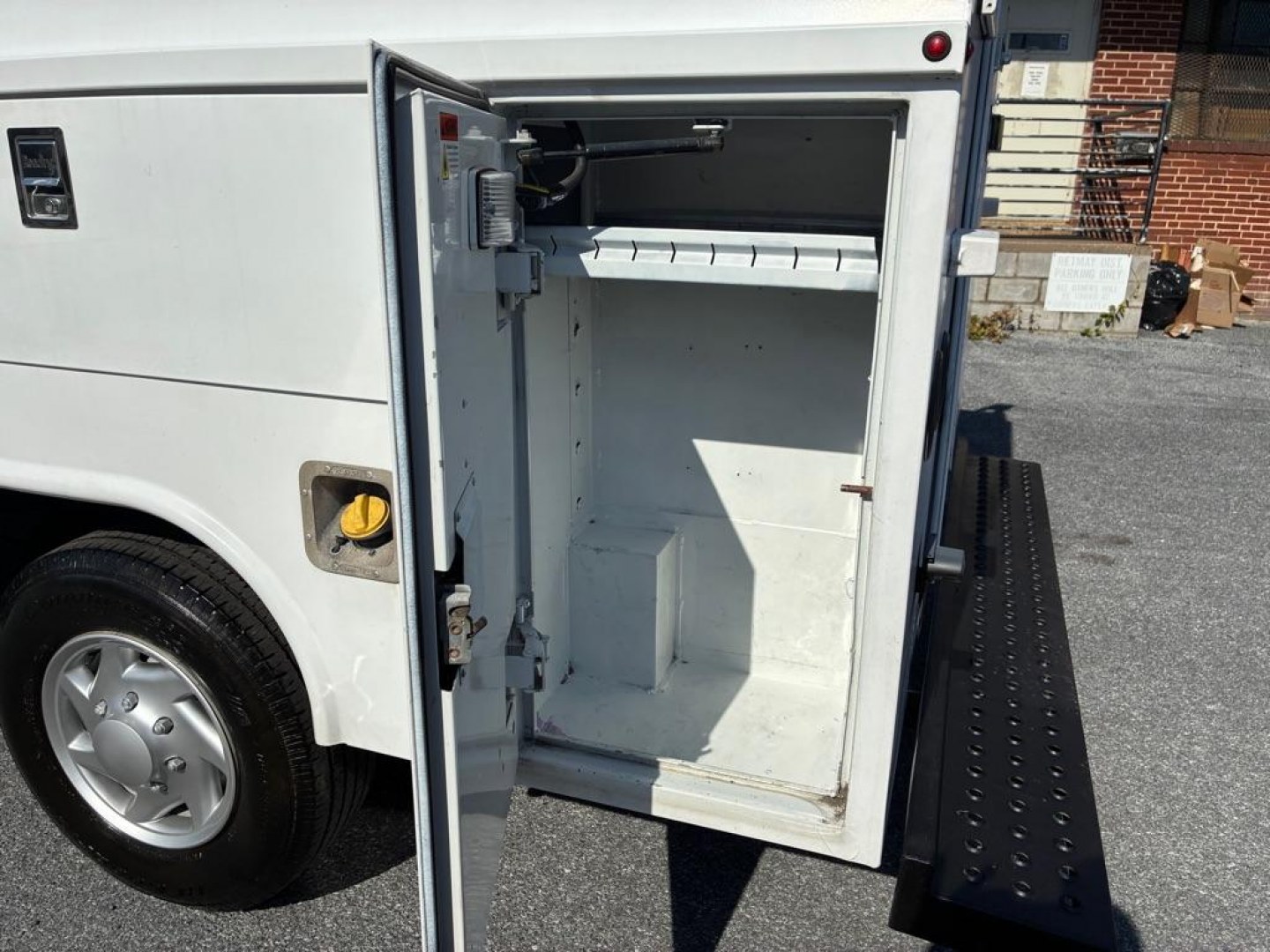 2015 WHITE FORD ECONOLINE E350 SUPER DUTY CUTAWAY VAN (1FDWE3FL6FD) with an 5.4L engine, Automatic transmission, located at 117 North Cameron Street, Harrisburg, PA, 17101, (717) 963-8962, 40.266762, -76.875259 - Utility box. WE FINANCE!!! MOST vehicles are available for financing. Good Credit/ Challenged Credit/ No Credit - ALL Trade-Ins Welcomed!!! APPLY ONLINE or CALL us TODAY Please call us to discuss your cash and/or financing options. Thanks for checking our inventory! We're here to he- Photo#15