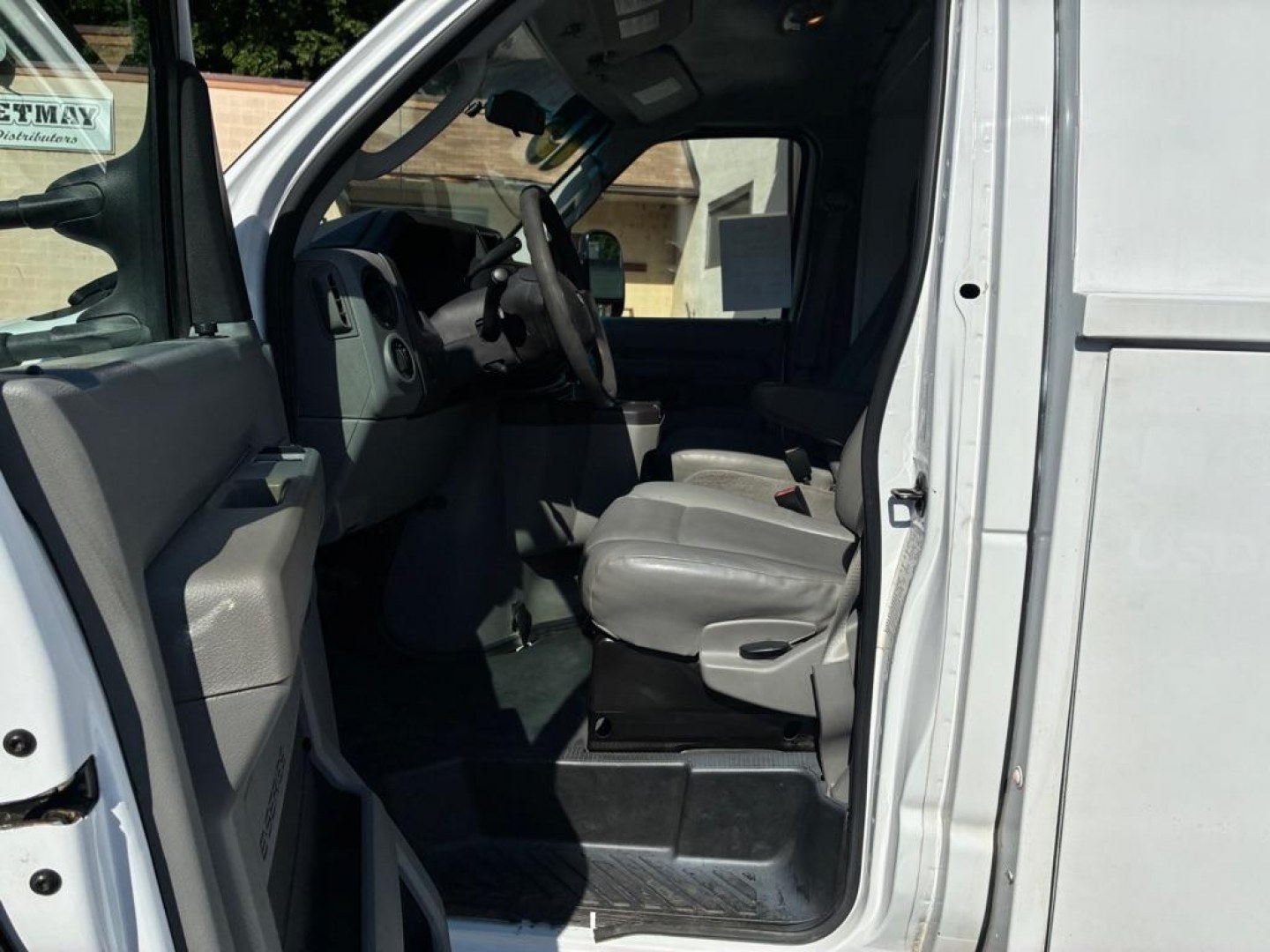 2015 WHITE FORD ECONOLINE E350 SUPER DUTY CUTAWAY VAN (1FDWE3FL6FD) with an 5.4L engine, Automatic transmission, located at 117 North Cameron Street, Harrisburg, PA, 17101, (717) 963-8962, 40.266762, -76.875259 - Utility box. WE FINANCE!!! MOST vehicles are available for financing. Good Credit/ Challenged Credit/ No Credit - ALL Trade-Ins Welcomed!!! APPLY ONLINE or CALL us TODAY Please call us to discuss your cash and/or financing options. Thanks for checking our inventory! We're here to he- Photo#16