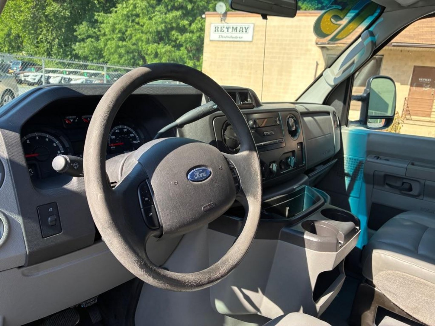 2015 WHITE FORD ECONOLINE E350 SUPER DUTY CUTAWAY VAN (1FDWE3FL6FD) with an 5.4L engine, Automatic transmission, located at 117 North Cameron Street, Harrisburg, PA, 17101, (717) 963-8962, 40.266762, -76.875259 - Utility box. WE FINANCE!!! MOST vehicles are available for financing. Good Credit/ Challenged Credit/ No Credit - ALL Trade-Ins Welcomed!!! APPLY ONLINE or CALL us TODAY Please call us to discuss your cash and/or financing options. Thanks for checking our inventory! We're here to he- Photo#17