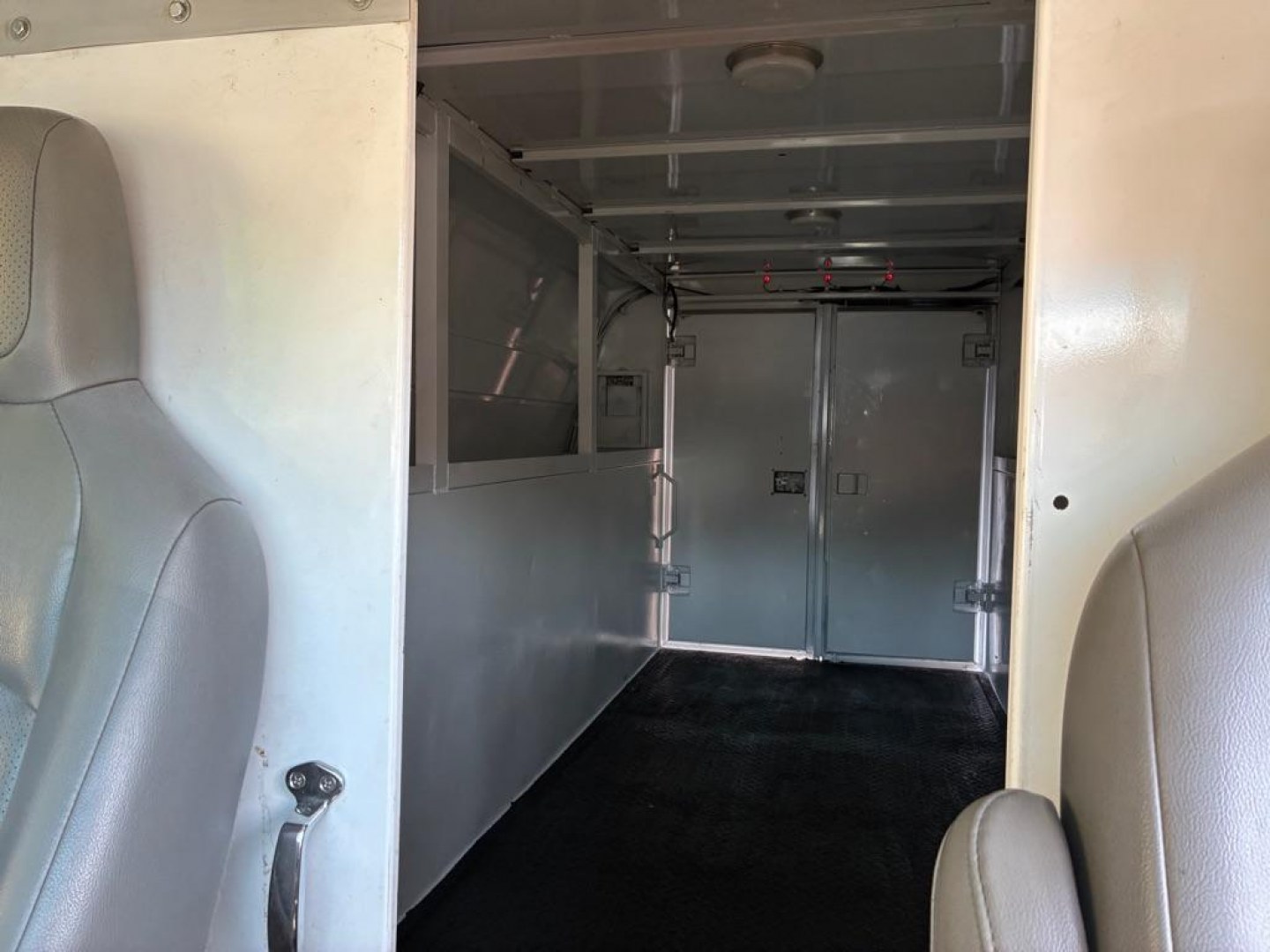 2015 WHITE FORD ECONOLINE E350 SUPER DUTY CUTAWAY VAN (1FDWE3FL6FD) with an 5.4L engine, Automatic transmission, located at 117 North Cameron Street, Harrisburg, PA, 17101, (717) 963-8962, 40.266762, -76.875259 - Utility box. WE FINANCE!!! MOST vehicles are available for financing. Good Credit/ Challenged Credit/ No Credit - ALL Trade-Ins Welcomed!!! APPLY ONLINE or CALL us TODAY Please call us to discuss your cash and/or financing options. Thanks for checking our inventory! We're here to he- Photo#18
