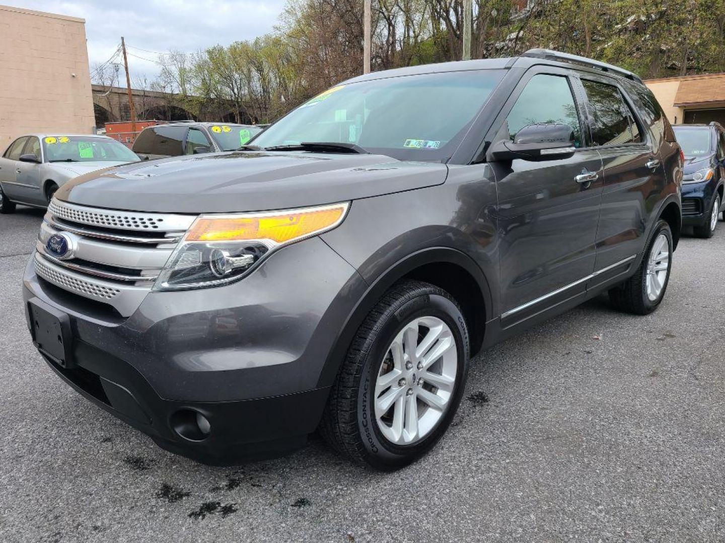 2015 GRAY FORD EXPLORER XLT (1FM5K8D89FG) with an 3.5L engine, Automatic transmission, located at 117 North Cameron Street, Harrisburg, PA, 17101, (717) 963-8962, 40.266762, -76.875259 - WE FINANCE!!! Good Credit/ Bad Credit/ No Credit - ALL Trade-Ins Welcomed!!! ***Guaranteed Credit Approval*** APPLY ONLINE or CALL us TODAY ;) Internet Prices and Marketplace Prices are SPECIAL discounted ***CASH DEALS*** Retail Prices are higher. Please call us to discuss your cash and finan - Photo#0