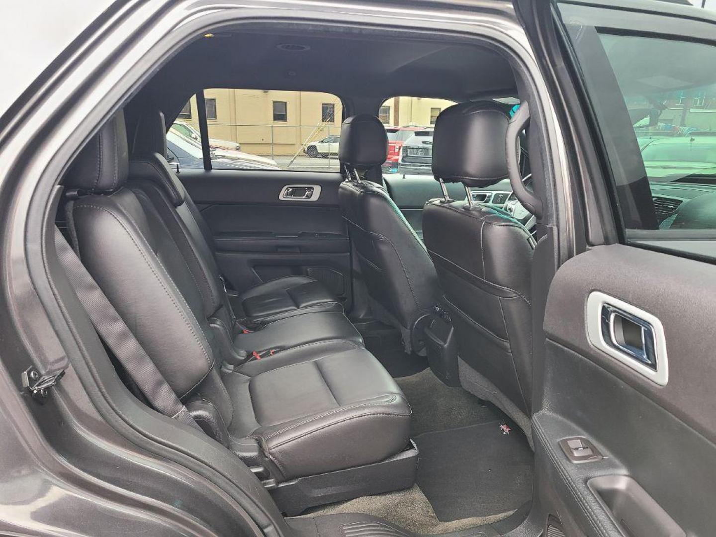 2015 GRAY FORD EXPLORER XLT (1FM5K8D89FG) with an 3.5L engine, Automatic transmission, located at 117 North Cameron Street, Harrisburg, PA, 17101, (717) 963-8962, 40.266762, -76.875259 - WE FINANCE!!! Good Credit/ Bad Credit/ No Credit - ALL Trade-Ins Welcomed!!! ***Guaranteed Credit Approval*** APPLY ONLINE or CALL us TODAY ;) Internet Prices and Marketplace Prices are SPECIAL discounted ***CASH DEALS*** Retail Prices are higher. Please call us to discuss your cash and finan - Photo#9