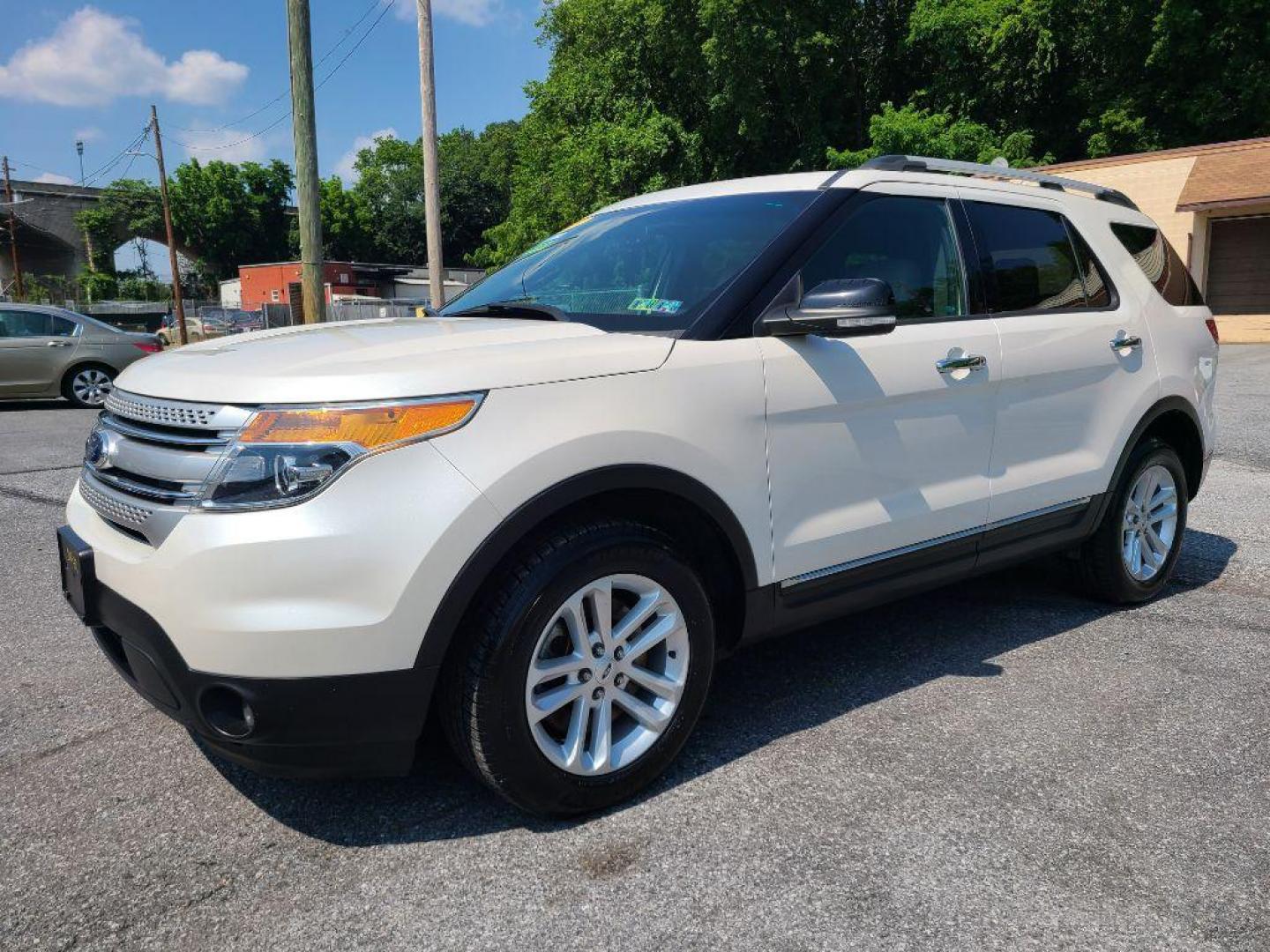 2015 WHITE FORD EXPLORER XLT (1FM5K8D82FG) with an 3.5L engine, Automatic transmission, located at 117 North Cameron Street, Harrisburg, PA, 17101, (717) 963-8962, 40.266762, -76.875259 - WE FINANCE!!! Good Credit/ Bad Credit/ No Credit - ALL Trade-Ins Welcomed!!! ***Guaranteed Credit Approval*** APPLY ONLINE or CALL us TODAY ;) Internet Prices and Marketplace Prices are SPECIAL discounted ***CASH DEALS*** Retail Prices are higher. Please call us to discuss your cash and finan - Photo#0