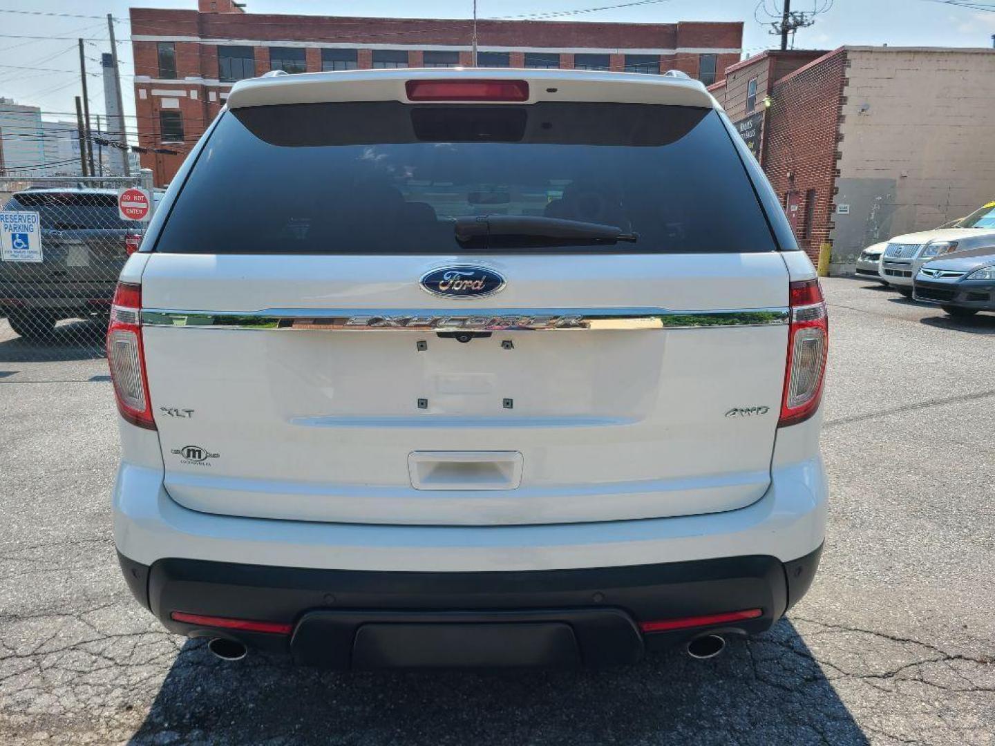 2015 WHITE FORD EXPLORER XLT (1FM5K8D82FG) with an 3.5L engine, Automatic transmission, located at 117 North Cameron Street, Harrisburg, PA, 17101, (717) 963-8962, 40.266762, -76.875259 - WE FINANCE!!! Good Credit/ Bad Credit/ No Credit - ALL Trade-Ins Welcomed!!! ***Guaranteed Credit Approval*** APPLY ONLINE or CALL us TODAY ;) Internet Prices and Marketplace Prices are SPECIAL discounted ***CASH DEALS*** Retail Prices are higher. Please call us to discuss your cash and finan - Photo#3