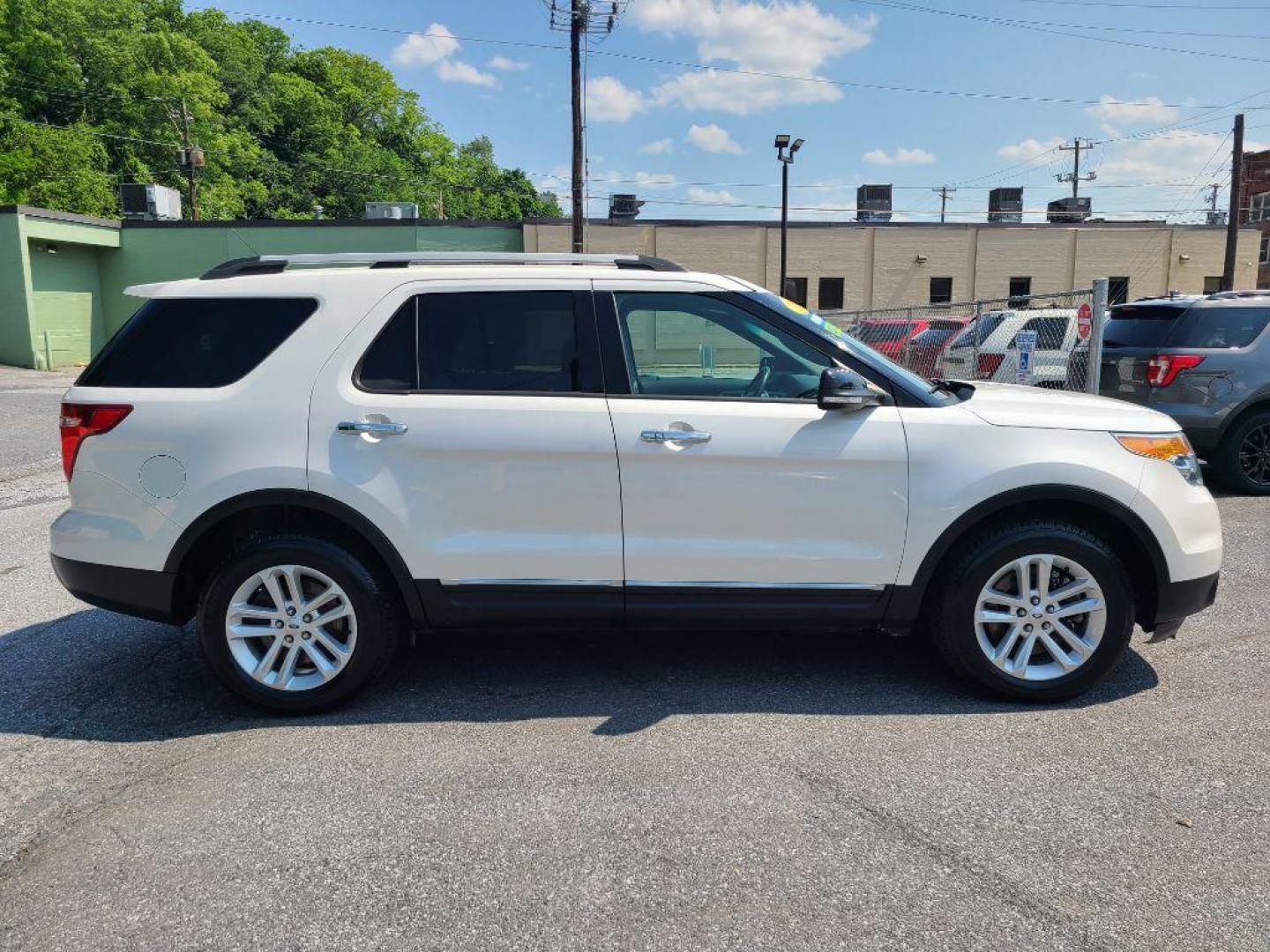 2015 WHITE FORD EXPLORER XLT (1FM5K8D82FG) with an 3.5L engine, Automatic transmission, located at 117 North Cameron Street, Harrisburg, PA, 17101, (717) 963-8962, 40.266762, -76.875259 - WE FINANCE!!! Good Credit/ Bad Credit/ No Credit - ALL Trade-Ins Welcomed!!! ***Guaranteed Credit Approval*** APPLY ONLINE or CALL us TODAY ;) Internet Prices and Marketplace Prices are SPECIAL discounted ***CASH DEALS*** Retail Prices are higher. Please call us to discuss your cash and finan - Photo#7