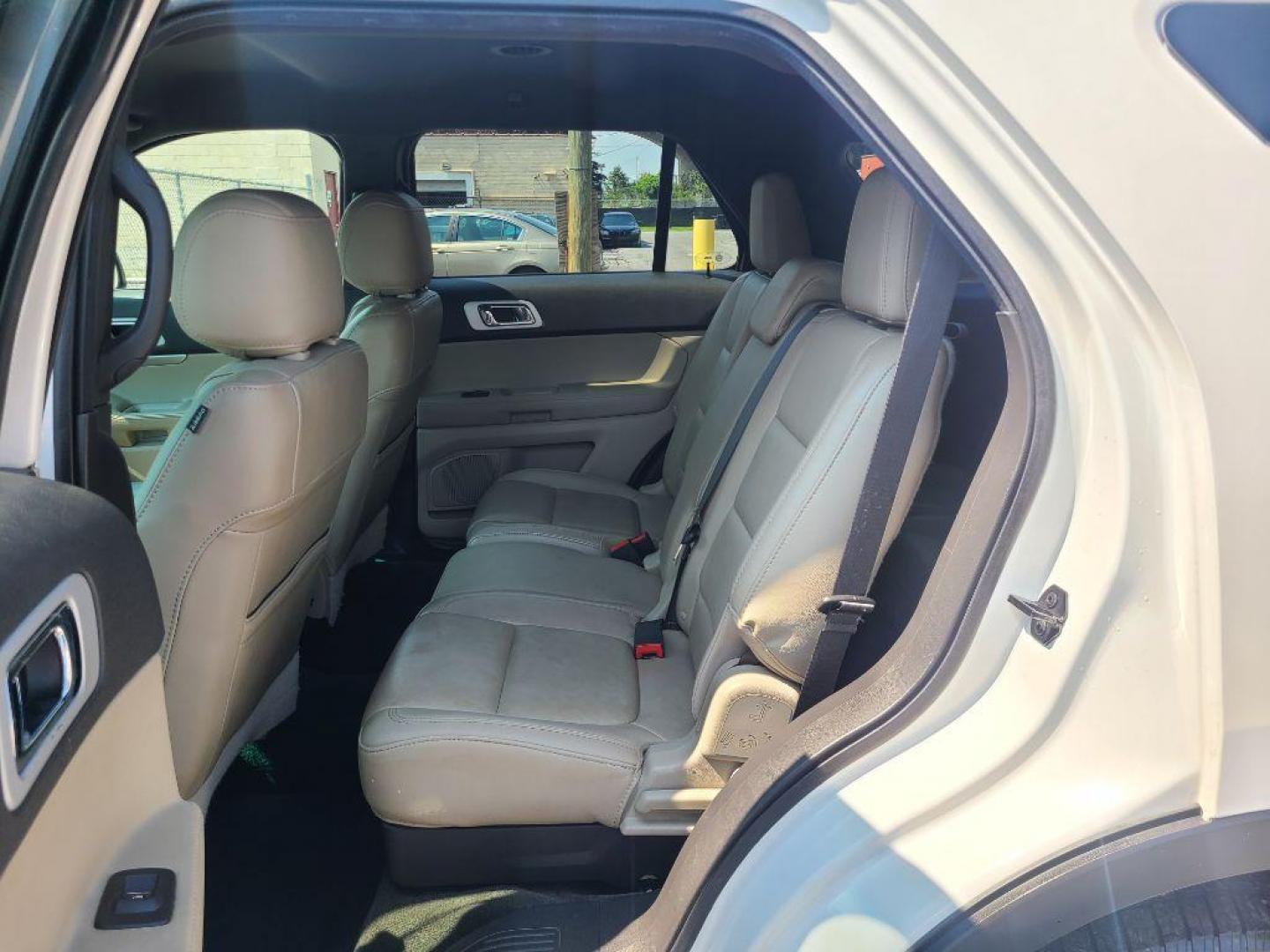 2015 WHITE FORD EXPLORER XLT (1FM5K8D82FG) with an 3.5L engine, Automatic transmission, located at 117 North Cameron Street, Harrisburg, PA, 17101, (717) 963-8962, 40.266762, -76.875259 - WE FINANCE!!! Good Credit/ Bad Credit/ No Credit - ALL Trade-Ins Welcomed!!! ***Guaranteed Credit Approval*** APPLY ONLINE or CALL us TODAY ;) Internet Prices and Marketplace Prices are SPECIAL discounted ***CASH DEALS*** Retail Prices are higher. Please call us to discuss your cash and finan - Photo#13
