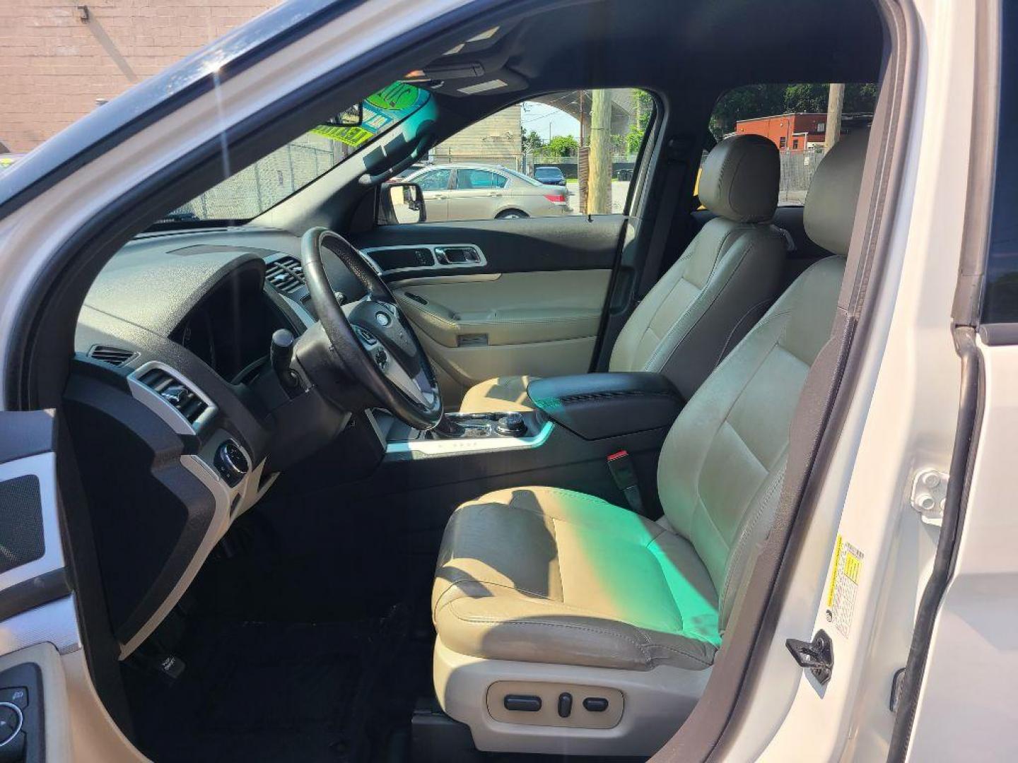 2015 WHITE FORD EXPLORER XLT (1FM5K8D82FG) with an 3.5L engine, Automatic transmission, located at 117 North Cameron Street, Harrisburg, PA, 17101, (717) 963-8962, 40.266762, -76.875259 - WE FINANCE!!! Good Credit/ Bad Credit/ No Credit - ALL Trade-Ins Welcomed!!! ***Guaranteed Credit Approval*** APPLY ONLINE or CALL us TODAY ;) Internet Prices and Marketplace Prices are SPECIAL discounted ***CASH DEALS*** Retail Prices are higher. Please call us to discuss your cash and finan - Photo#14