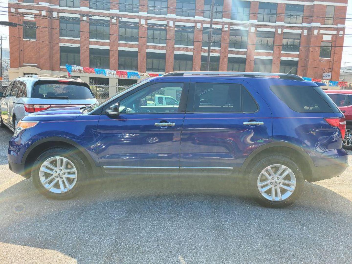 2015 BLUE FORD EXPLORER XLT (1FM5K8D89FG) with an 3.5L engine, Automatic transmission, located at 117 North Cameron Street, Harrisburg, PA, 17101, (717) 963-8962, 40.266762, -76.875259 - WE FINANCE!!! Good Credit/ Bad Credit/ No Credit - ALL Trade-Ins Welcomed!!! ***Guaranteed Credit Approval*** APPLY ONLINE or CALL us TODAY ;) Internet Prices and Marketplace Prices are SPECIAL discounted ***CASH DEALS*** Retail Prices are higher. Please call us to discuss your cash and finan - Photo#2