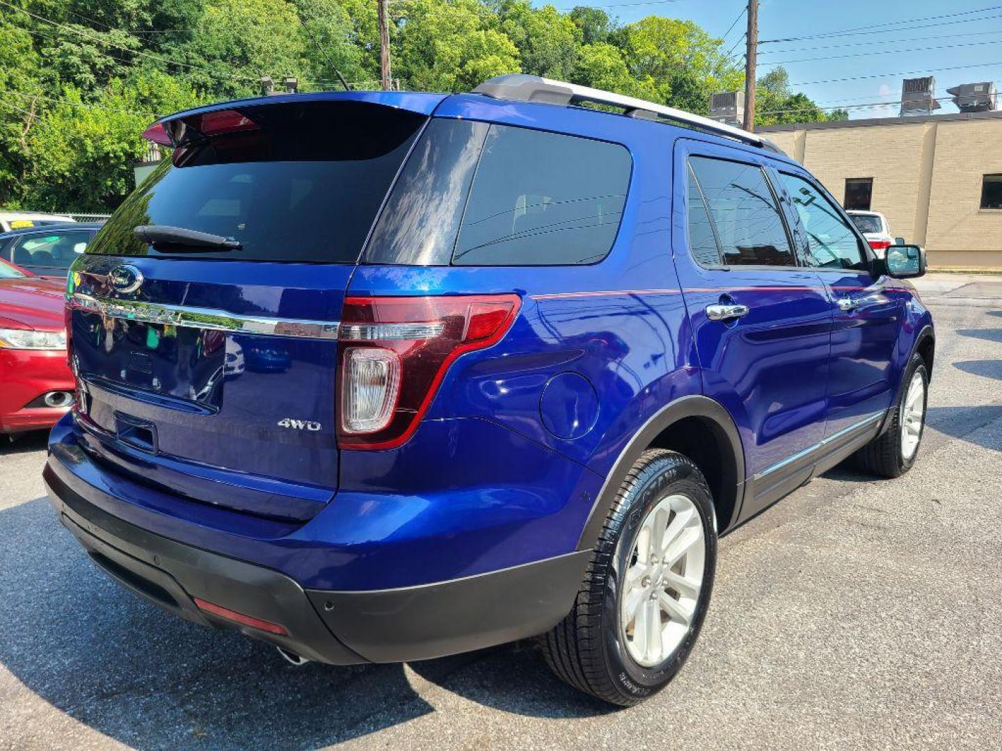 2015 BLUE FORD EXPLORER XLT (1FM5K8D89FG) with an 3.5L engine, Automatic transmission, located at 117 North Cameron Street, Harrisburg, PA, 17101, (717) 963-8962, 40.266762, -76.875259 - WE FINANCE!!! Good Credit/ Bad Credit/ No Credit - ALL Trade-Ins Welcomed!!! ***Guaranteed Credit Approval*** APPLY ONLINE or CALL us TODAY ;) Internet Prices and Marketplace Prices are SPECIAL discounted ***CASH DEALS*** Retail Prices are higher. Please call us to discuss your cash and finan - Photo#4