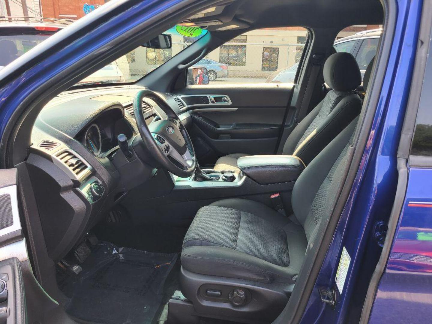 2015 BLUE FORD EXPLORER XLT (1FM5K8D89FG) with an 3.5L engine, Automatic transmission, located at 117 North Cameron Street, Harrisburg, PA, 17101, (717) 963-8962, 40.266762, -76.875259 - WE FINANCE!!! Good Credit/ Bad Credit/ No Credit - ALL Trade-Ins Welcomed!!! ***Guaranteed Credit Approval*** APPLY ONLINE or CALL us TODAY ;) Internet Prices and Marketplace Prices are SPECIAL discounted ***CASH DEALS*** Retail Prices are higher. Please call us to discuss your cash and finan - Photo#15