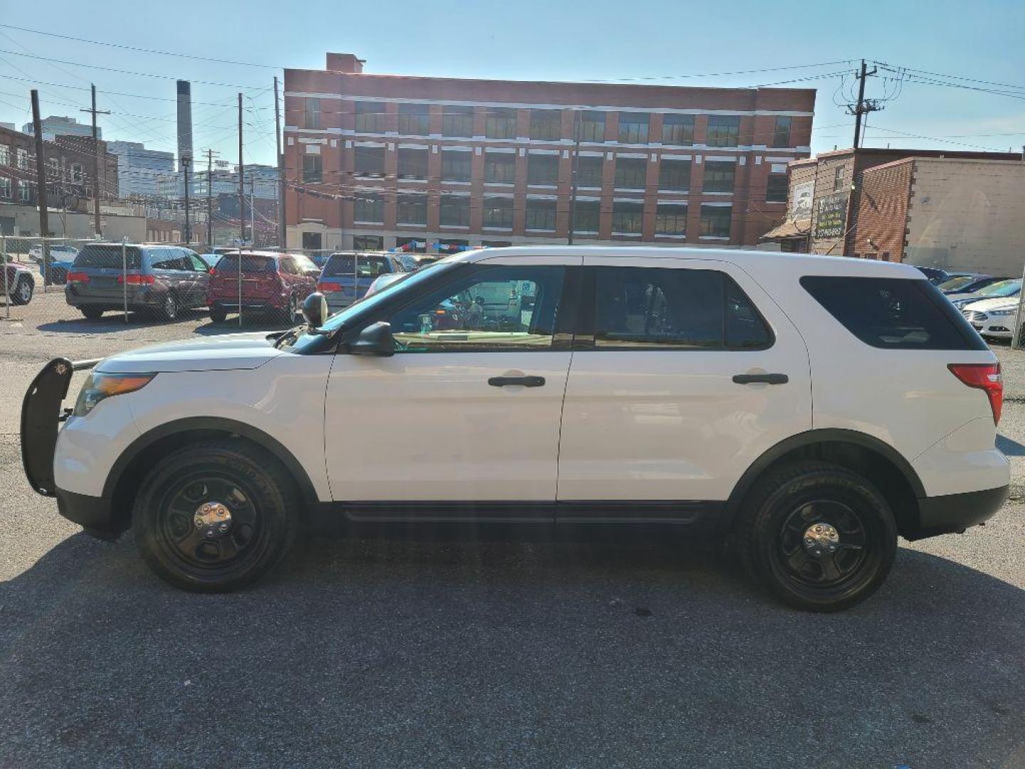 2015 WHITE FORD EXPLORER POLICE INTERCEPTOR (1FM5K8AR4FG) with an 3.7L engine, Automatic transmission, located at 117 North Cameron Street, Harrisburg, PA, 17101, (717) 963-8962, 40.266762, -76.875259 - WE FINANCE!!! Good Credit/ Bad Credit/ No Credit - ALL Trade-Ins Welcomed!!! ***Guaranteed Credit Approval*** APPLY ONLINE or CALL us TODAY ;) Internet Prices and Marketplace Prices are SPECIAL discounted ***CASH DEALS*** Retail Prices are higher. Please call us to discuss your cash and finan - Photo#1