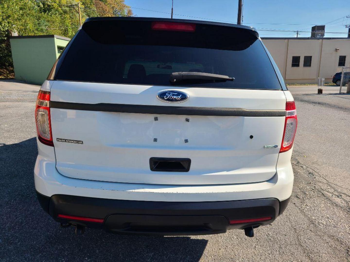 2015 WHITE FORD EXPLORER POLICE INTERCEPTOR (1FM5K8AR4FG) with an 3.7L engine, Automatic transmission, located at 117 North Cameron Street, Harrisburg, PA, 17101, (717) 963-8962, 40.266762, -76.875259 - WE FINANCE!!! Good Credit/ Bad Credit/ No Credit - ALL Trade-Ins Welcomed!!! ***Guaranteed Credit Approval*** APPLY ONLINE or CALL us TODAY ;) Internet Prices and Marketplace Prices are SPECIAL discounted ***CASH DEALS*** Retail Prices are higher. Please call us to discuss your cash and finan - Photo#3