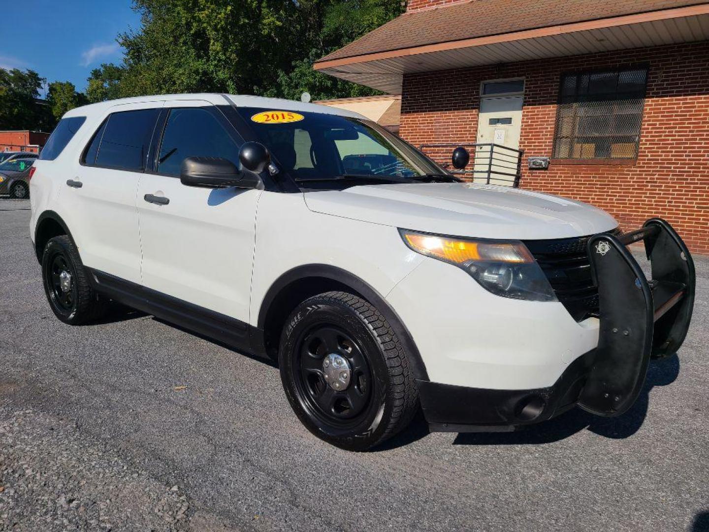 2015 WHITE FORD EXPLORER POLICE INTERCEPTOR (1FM5K8AR4FG) with an 3.7L engine, Automatic transmission, located at 117 North Cameron Street, Harrisburg, PA, 17101, (717) 963-8962, 40.266762, -76.875259 - WE FINANCE!!! Good Credit/ Bad Credit/ No Credit - ALL Trade-Ins Welcomed!!! ***Guaranteed Credit Approval*** APPLY ONLINE or CALL us TODAY ;) Internet Prices and Marketplace Prices are SPECIAL discounted ***CASH DEALS*** Retail Prices are higher. Please call us to discuss your cash and finan - Photo#6