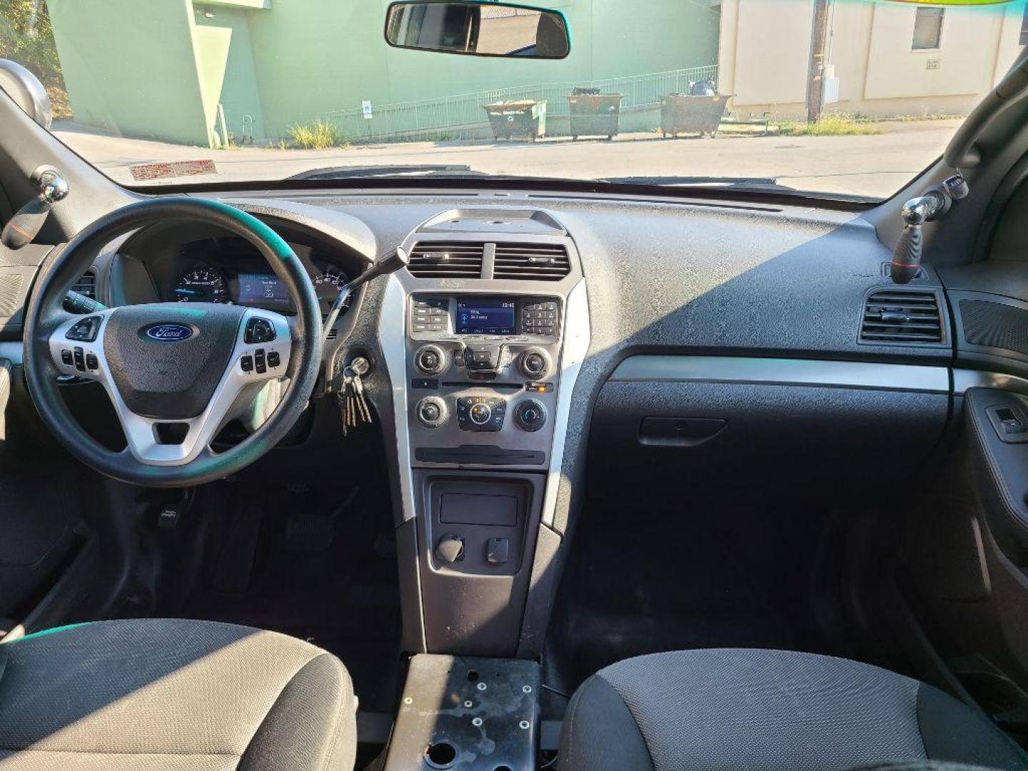 2015 WHITE FORD EXPLORER POLICE INTERCEPTOR (1FM5K8AR4FG) with an 3.7L engine, Automatic transmission, located at 117 North Cameron Street, Harrisburg, PA, 17101, (717) 963-8962, 40.266762, -76.875259 - WE FINANCE!!! Good Credit/ Bad Credit/ No Credit - ALL Trade-Ins Welcomed!!! ***Guaranteed Credit Approval*** APPLY ONLINE or CALL us TODAY ;) Internet Prices and Marketplace Prices are SPECIAL discounted ***CASH DEALS*** Retail Prices are higher. Please call us to discuss your cash and finan - Photo#9