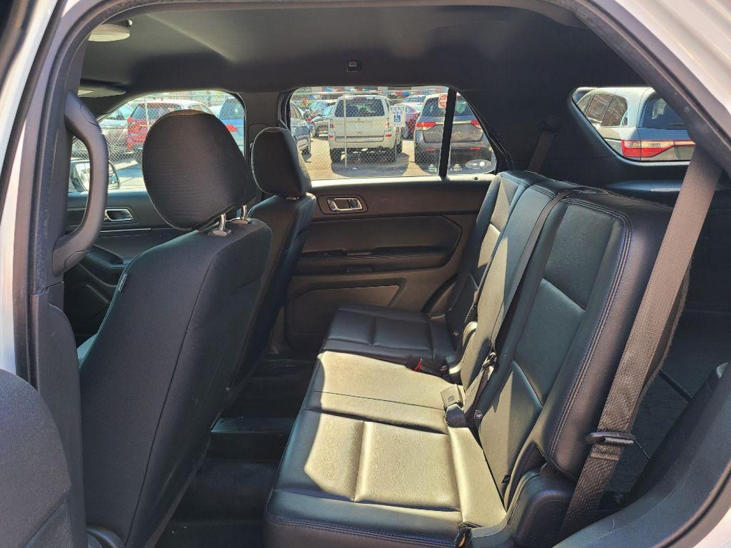 2015 WHITE FORD EXPLORER POLICE INTERCEPTOR (1FM5K8AR4FG) with an 3.7L engine, Automatic transmission, located at 117 North Cameron Street, Harrisburg, PA, 17101, (717) 963-8962, 40.266762, -76.875259 - WE FINANCE!!! Good Credit/ Bad Credit/ No Credit - ALL Trade-Ins Welcomed!!! ***Guaranteed Credit Approval*** APPLY ONLINE or CALL us TODAY ;) Internet Prices and Marketplace Prices are SPECIAL discounted ***CASH DEALS*** Retail Prices are higher. Please call us to discuss your cash and finan - Photo#12