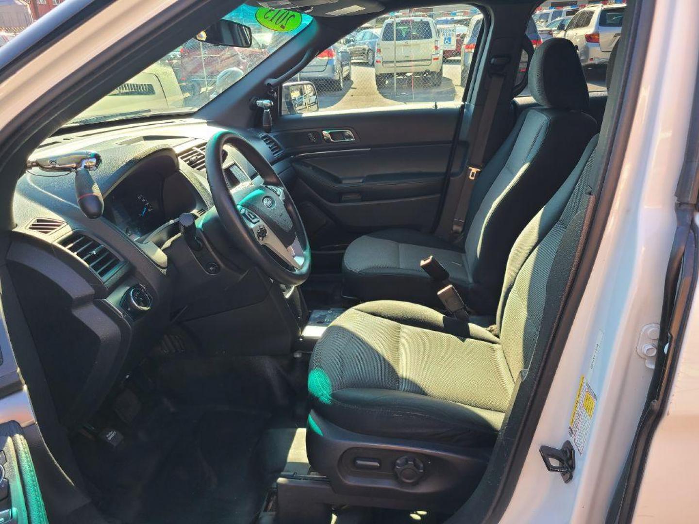 2015 WHITE FORD EXPLORER POLICE INTERCEPTOR (1FM5K8AR4FG) with an 3.7L engine, Automatic transmission, located at 117 North Cameron Street, Harrisburg, PA, 17101, (717) 963-8962, 40.266762, -76.875259 - WE FINANCE!!! Good Credit/ Bad Credit/ No Credit - ALL Trade-Ins Welcomed!!! ***Guaranteed Credit Approval*** APPLY ONLINE or CALL us TODAY ;) Internet Prices and Marketplace Prices are SPECIAL discounted ***CASH DEALS*** Retail Prices are higher. Please call us to discuss your cash and finan - Photo#13